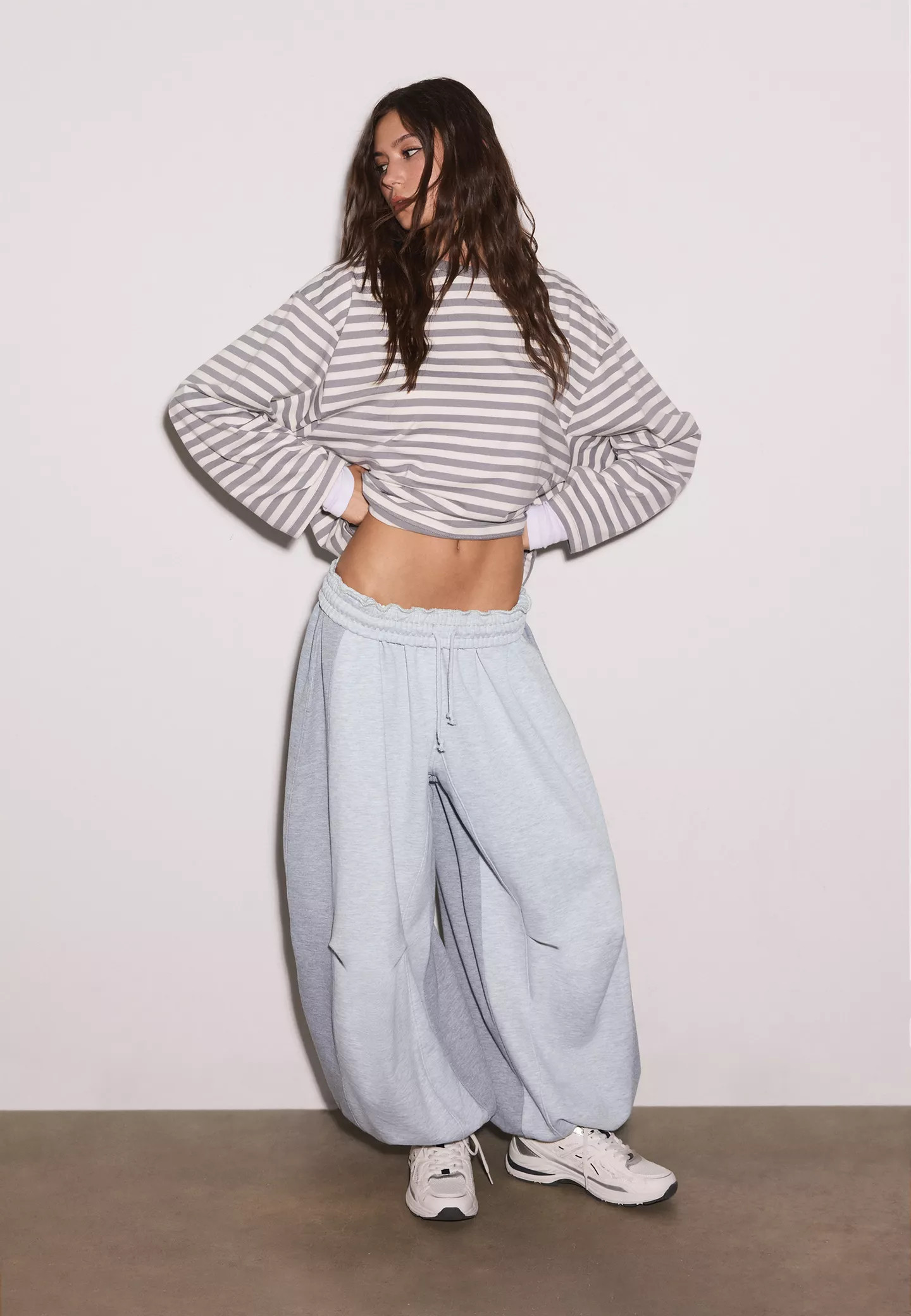 Balloon jogger trousers with stoppers - Women's fashion | Stradivarius United Kingdom | Stradivarius (UK)