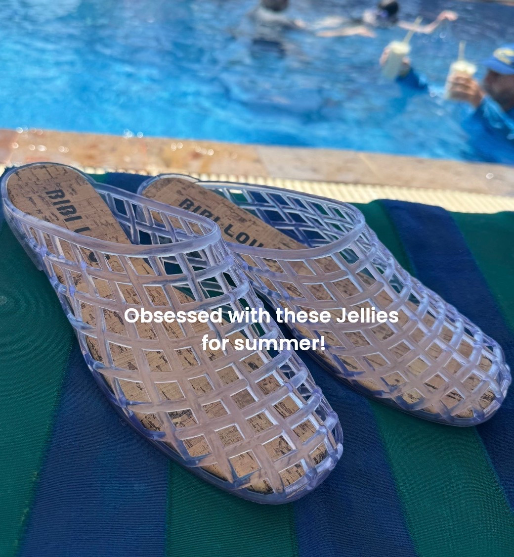 Very comfortable! 
I linked a similar Target version, also. 
Color- Clear
I am a size 7 and ordered the size 38.

#LTKTravel #LTKmomlife #LTKSeasonal