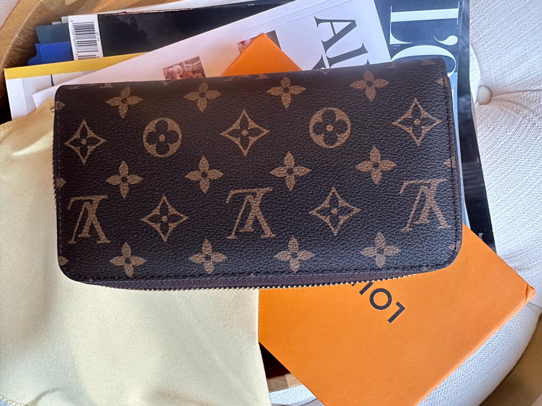 Beautiful LV wallet 
Love all the details 