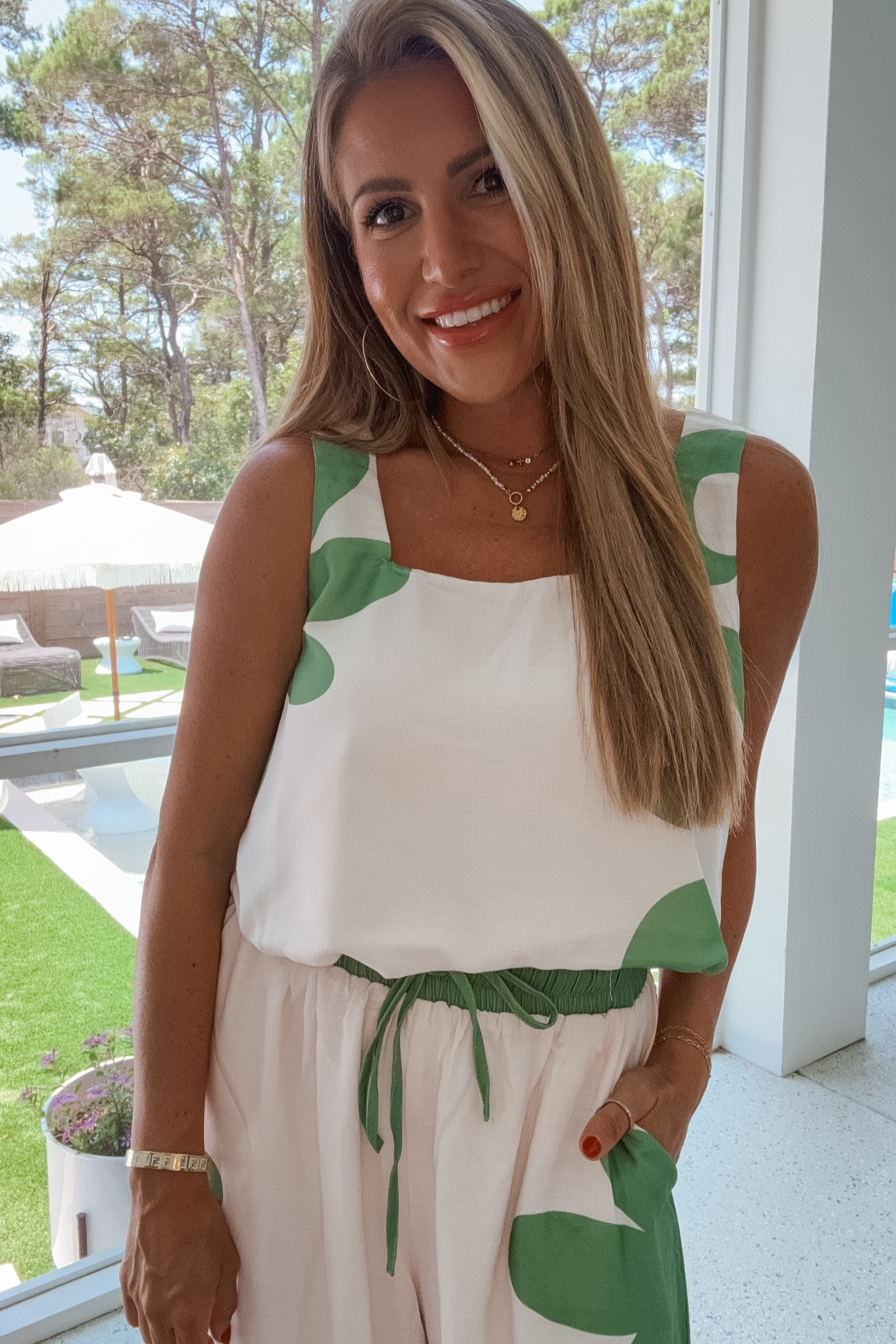 Vacation beach or dinner set. 

Use code JESSFAY