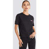 Tommy Jeans Tommy Jeans Badge Tee - Black | NA-KD UK