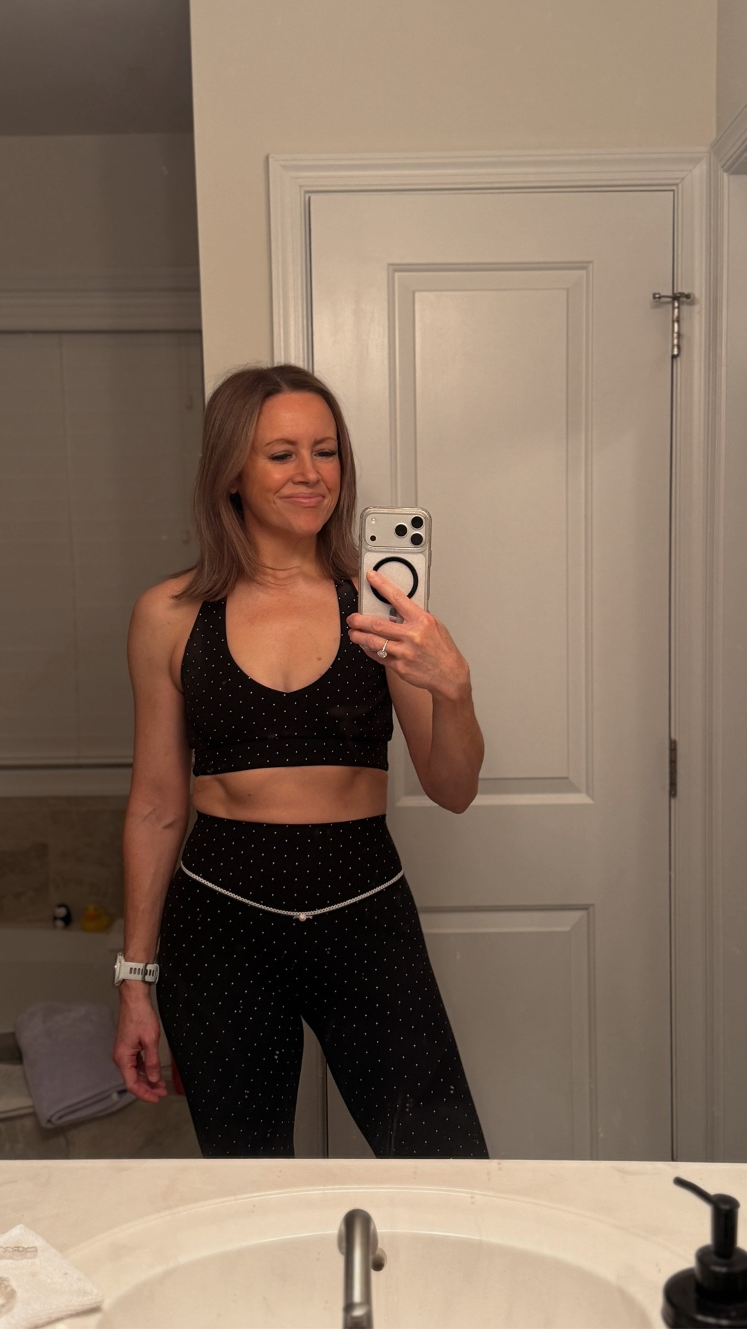 I’m in love!💕 This fit feels amazing! Will be wearing on repeat!

Correction they do have some sizes in the bra left!

Bra - small, should’ve got XS 
Pants - small
Tank - small

#LTKmomlife #LTKActive #LTKfitnessgoals