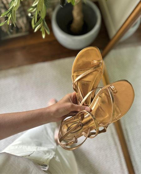 These strappy rose gold sandals are a new favorite from @walmartfashion #walmartpartner #walmartfashion



#LTKfindsunder100 #LTKstyletip #LTKfindsunder50