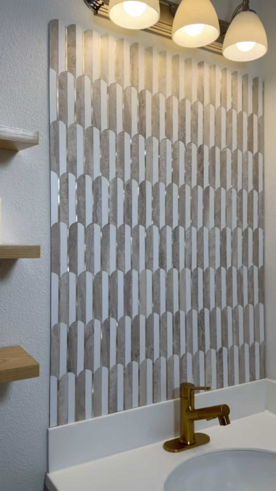 This wallpaper is super easy to apply and available in different colors! 🙌😍



DIY home
Home decor
Home diy 
Home 
Bathroom 
Peel and stick tiles 

#LTKHome