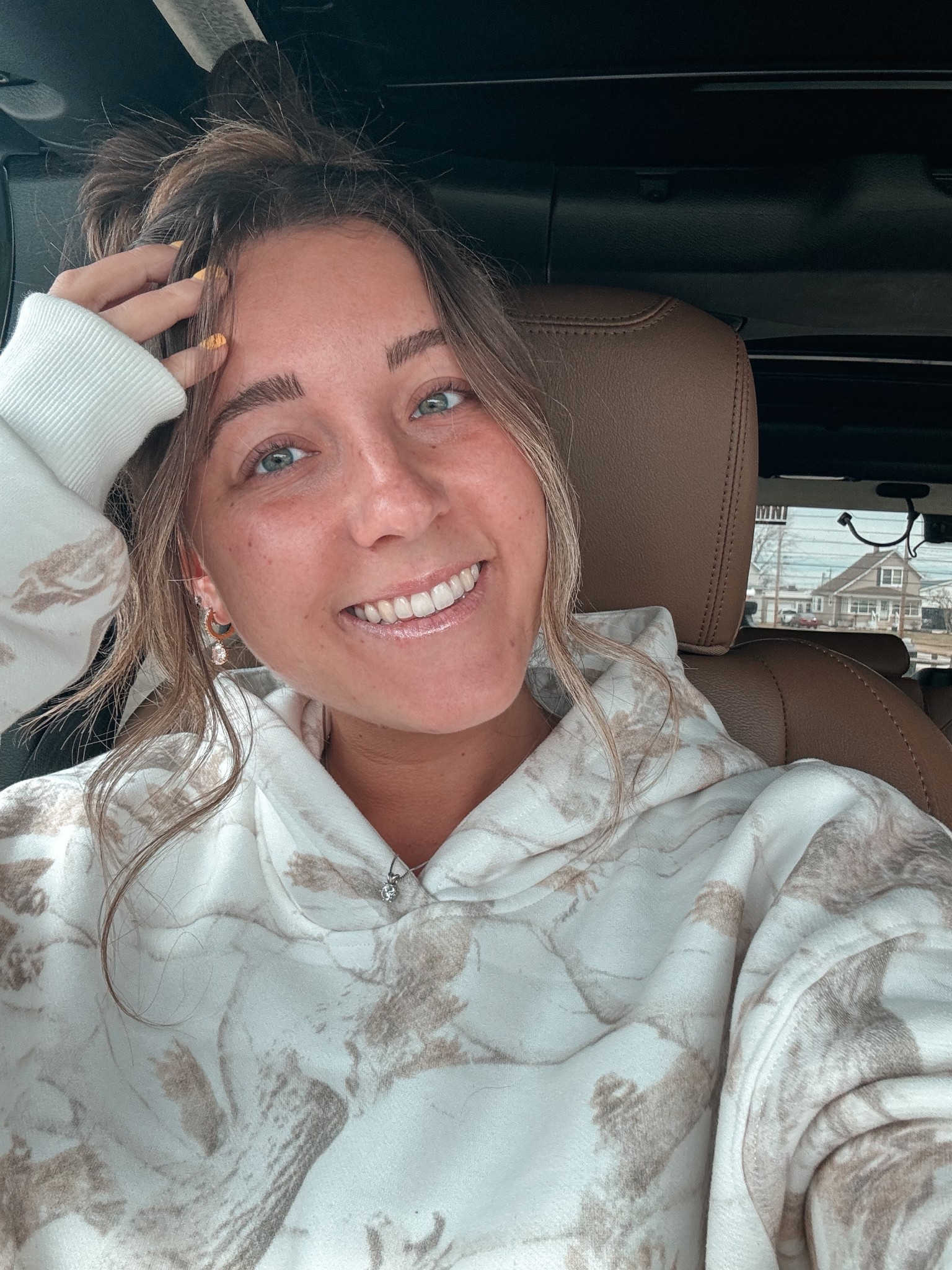 The comfiest camo hoodie I own! White camo is perfect for this spring weather.

Camo, comfrt hoodie, white camo, sweatshirt, spring outfit, country clothess

#LTKSaleAlert #LTKStyleTip