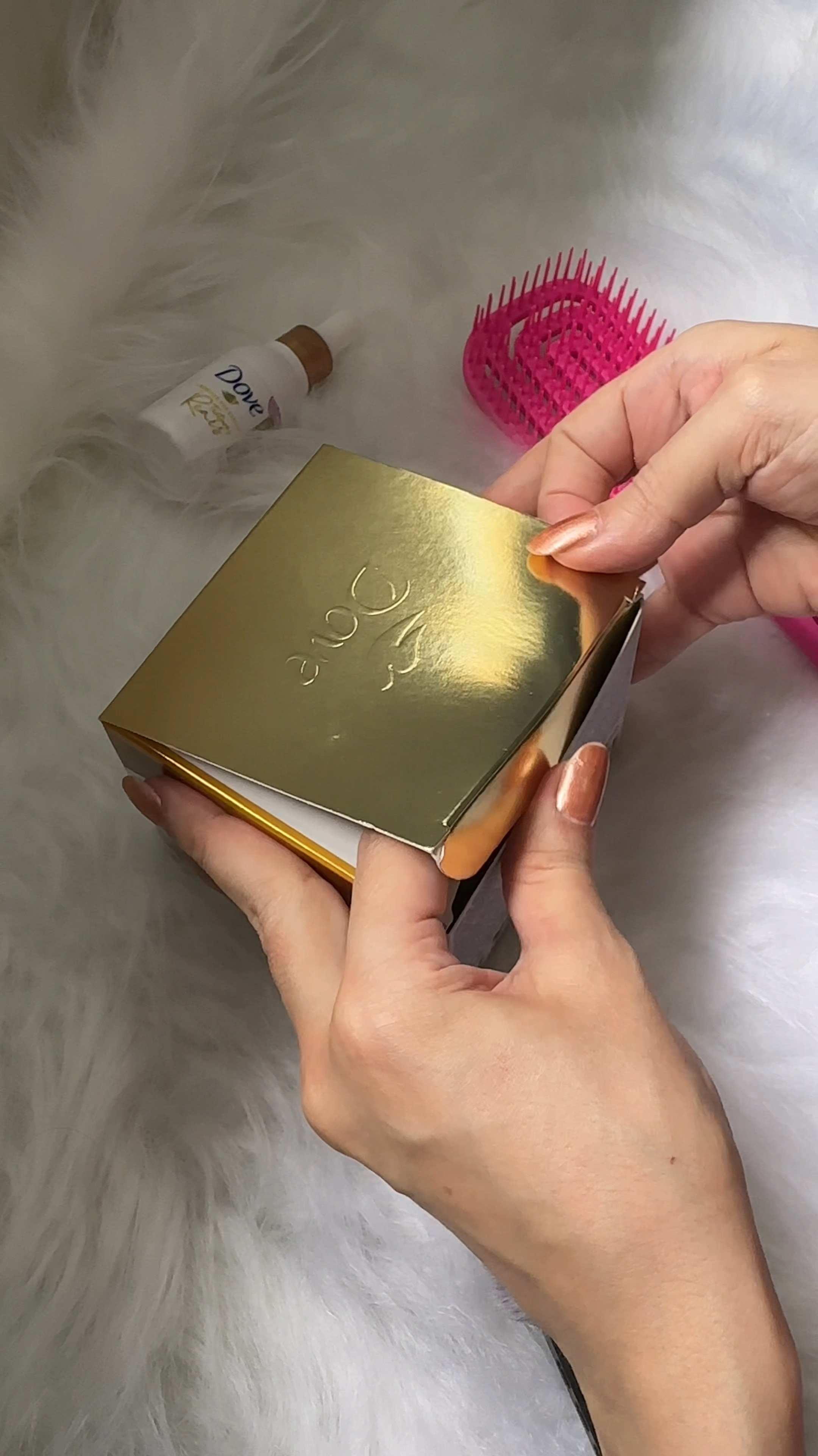 Essa é a nova mascara de hidratação da Dove com 10 benefícios em 1 única hidratação, você já sente os efeitos de primeira! Sinta o cabelo 10x mais forte, 100% mais macio e com extra brilho. 

Sobre ela: "Máscara de Tratamento Dove 10 em 1 Brilho + Óleo Micelar: Promove efeito de brilho espelhado nos fios, fornece ultra hidratação, devolve a maciez, fortalece o comprimento, revitaliza, preenche a fibra capilar, protege dos danos diários, reduz o frizz, sem pesar e garante uma sensação não oleosa." 

Lembrando que é importante você fazer a hidratação de 1 a duas vezes na semana, pois a hidratação continua ajuda o seu cabelo se fortificar. Essa máscara não deixa o seu cabelo pesado, perfeito também para quem tem a raiz oleosa.

#dove #doverepair #InsidersUsamDove10em1 #Dove10em1 #TheInsidersBrasil #cabelo #relevante #importante #fy

#LTKsale #LTKbeauty #LTKbrasil