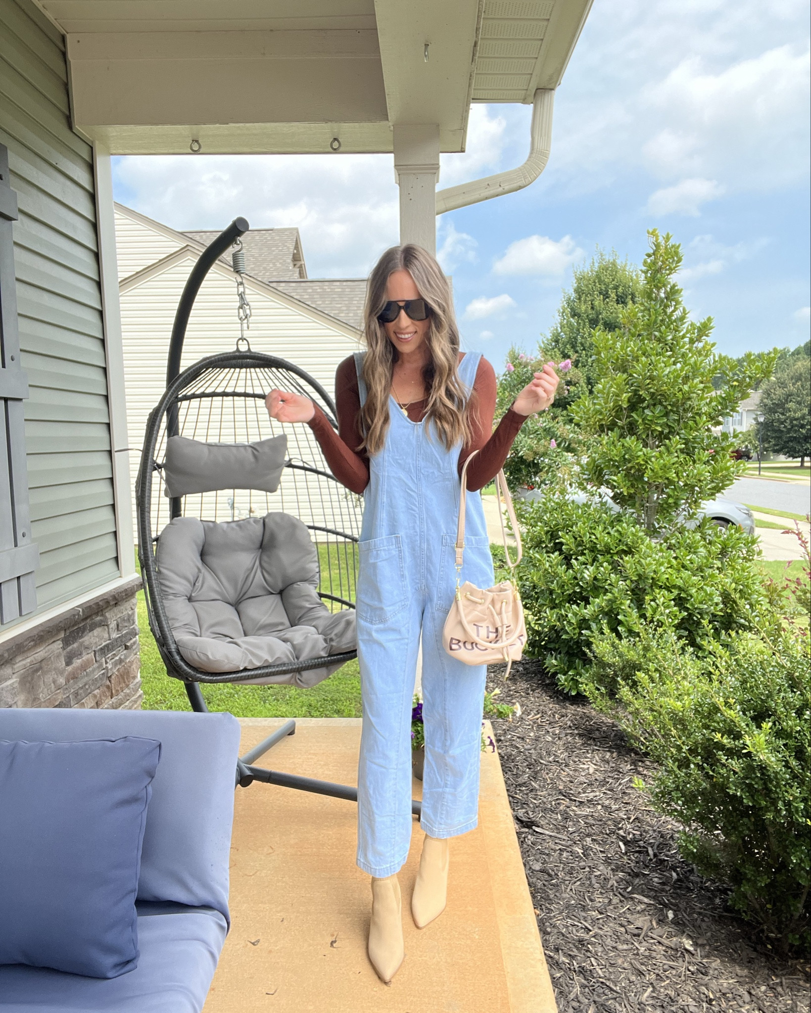 Fall fashion 

Denim overalls, denim jumpsuit, fall outfit, Amazon fashion, bucket bag, sunglasses, brown shirt, fall Amazon outfit 

#LTKSeasonal #LTKFindsUnder50 #LTKStyleTip