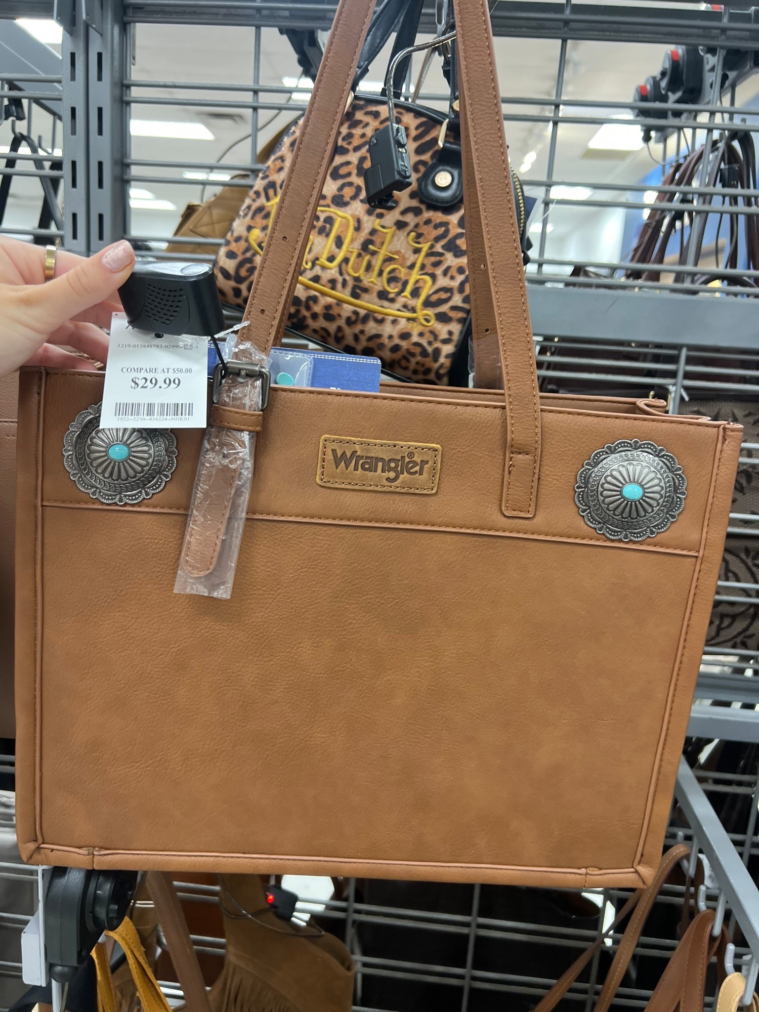 I cant find this box wrangler purse anywhere online, please someone help me!! 

#LTKGiftGuide #LTKStyleTip #LTKSeasonal