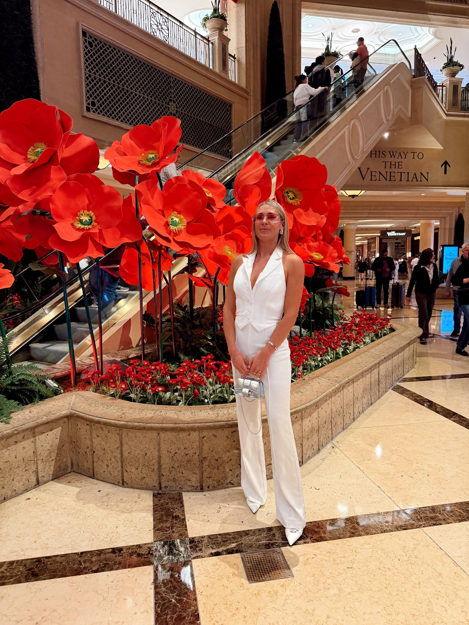 What I wore to the Backstreet Boys concert, but this fit could easily be worn for date night, gno, fancy Valentine’s Day dinner,ect.🤍🪩