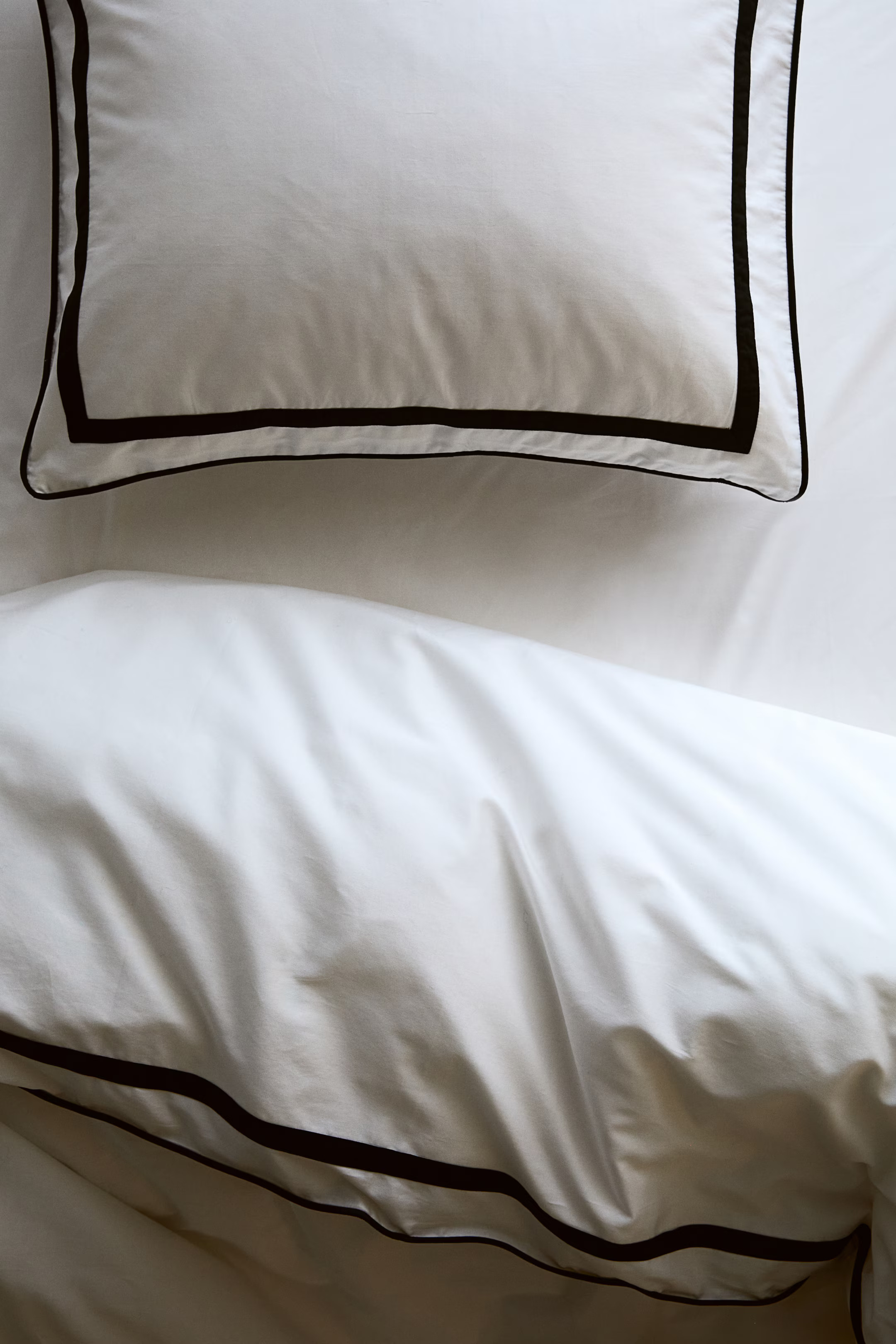 Egyptian Cotton Pillowcase | H&M (US + CA)