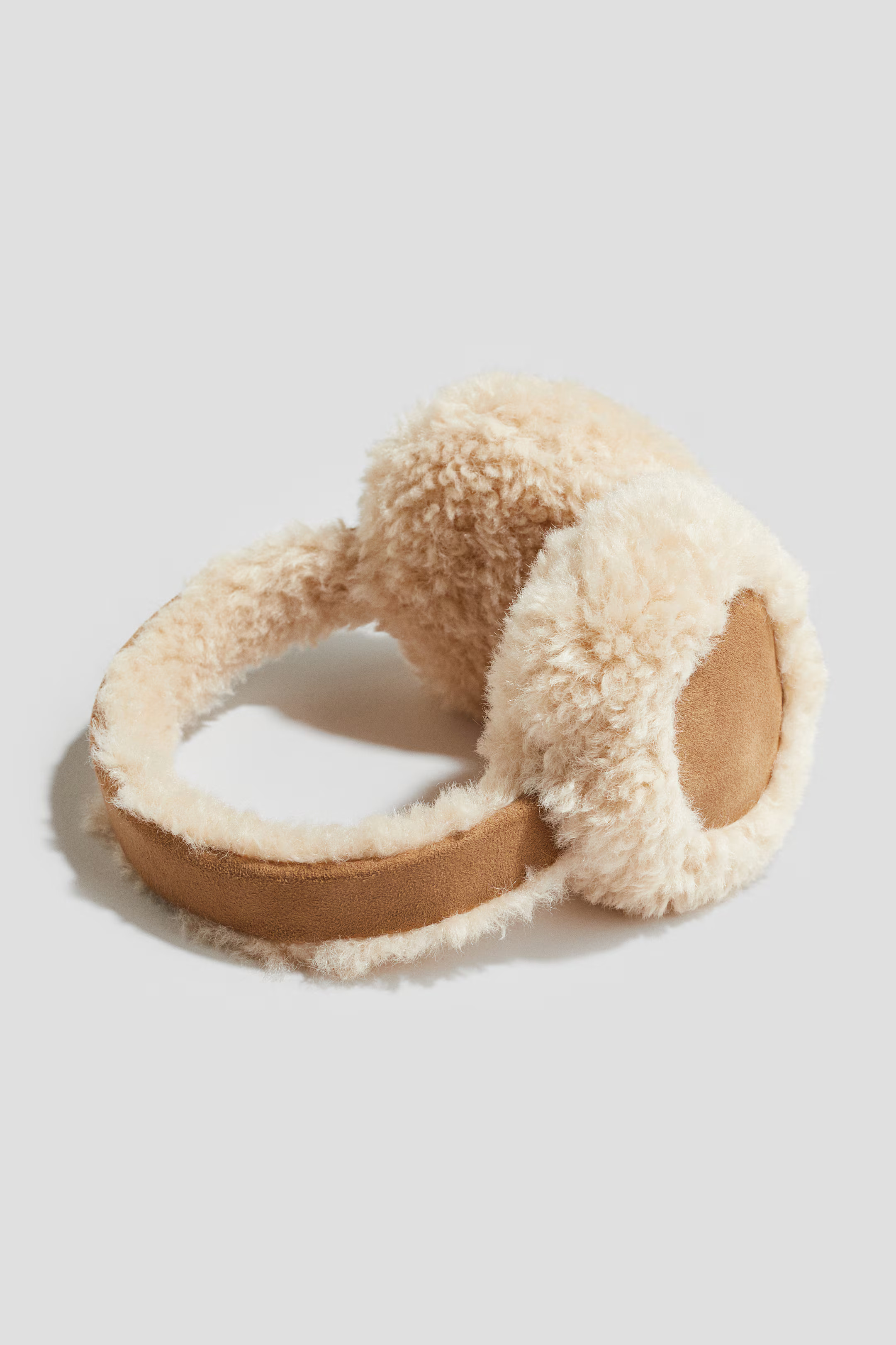 Fluffy earmuffs | H&M (UK, MY, IN, SG, PH, TW, HK)
