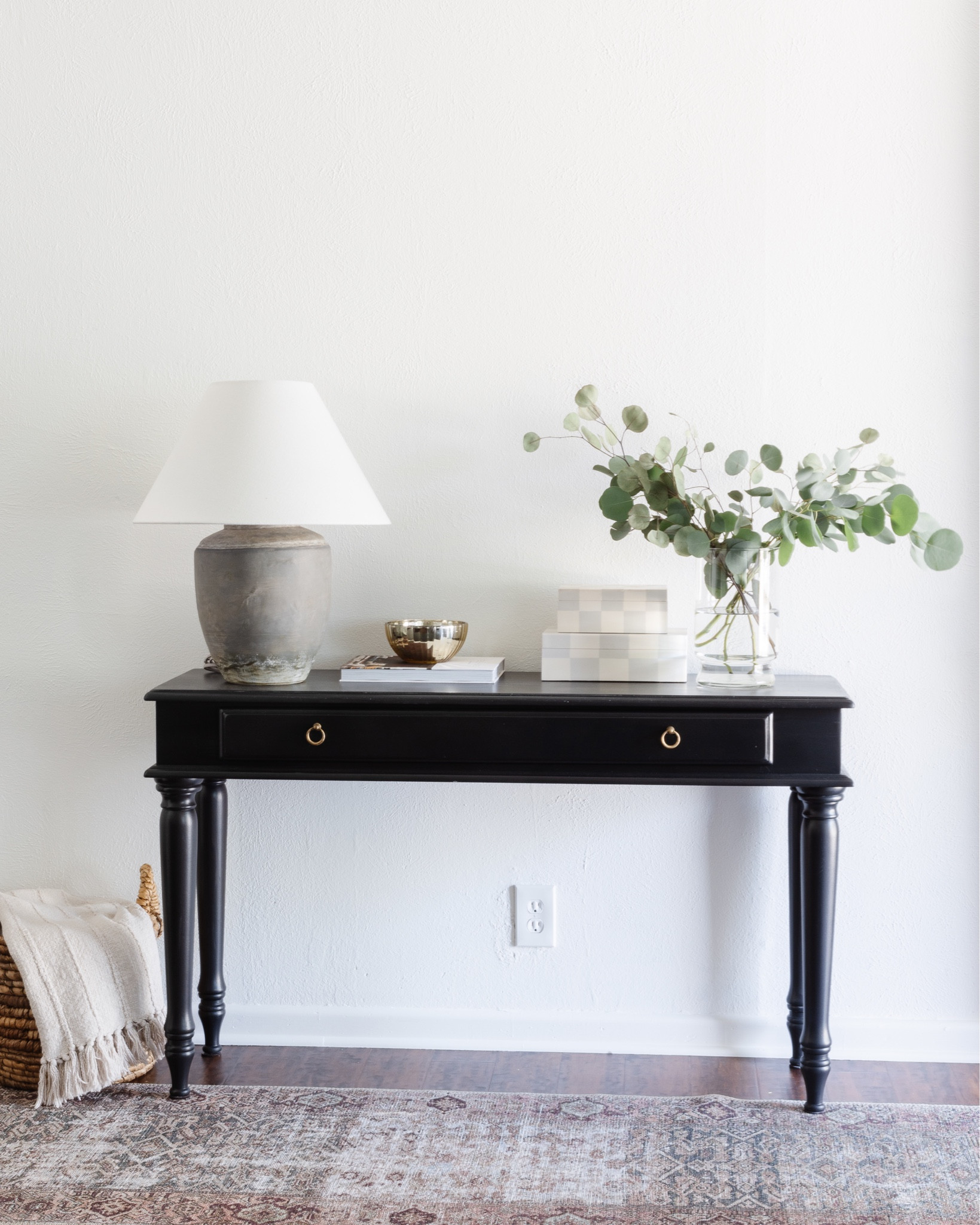 Entry way styling 

Studio McGee lamp, threshold lamp, entry ideas, black entry table, checkered boxes, coffee table books, home decor, affordable, target 



#LTKhome