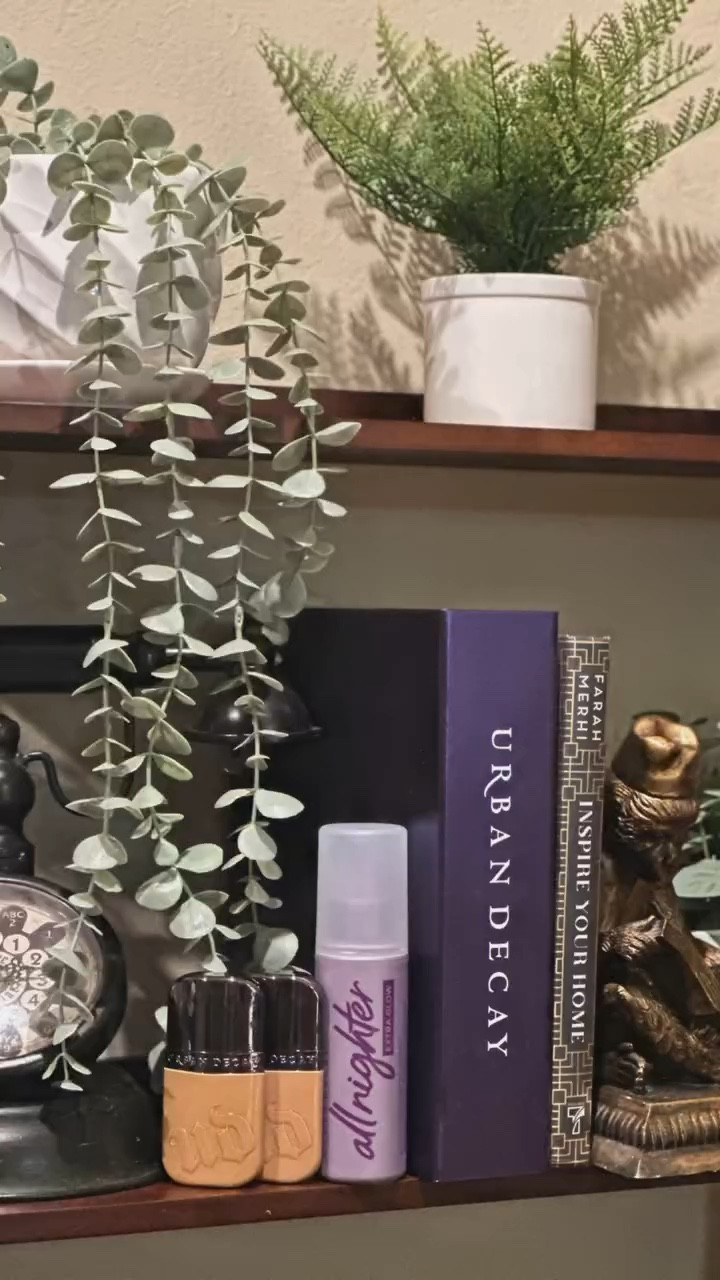 The formula of this @urbandecaycosmetics Triple-Power Foundation &  setting spray is one for the book!📔✨#urbandecayprovidedproduct 🫶

💜FACEBOND FOUNDATION
Experience the trifecta in one drop: 24HR Foundation, Niacinamide Serum, & Setting Powder for a revolutionary formula. This is Transfer-Resistant, Smudge-Resistant, Waterproof, and Humidity-Proof. This Face Bond Self-Setting #Waterproof Foundation does it all, offering buildable medium coverage in 40 shades from fair to deep. I💜 this!👌🏽

🩶ALL-NIGHTER EXTRA GLOW LONG-LASTING MAKEUP SETTING SPRAY
For a more radiant finish.  Ideal for normal to dry skin. 
Contains agave and hyaluronic acid for all-day hydration.✨

AVAILABLE NOW at UrbanDecay.com

💜🩶gifted #urbandecay #udfacebond