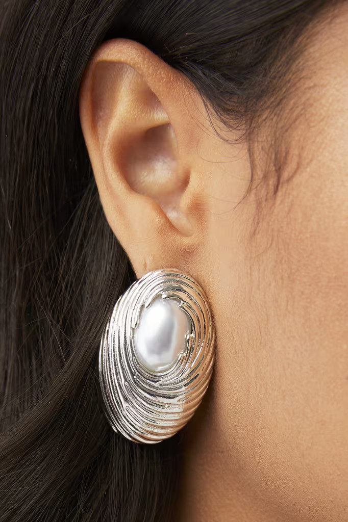 PEARL DETAILED STUD | FashionPass