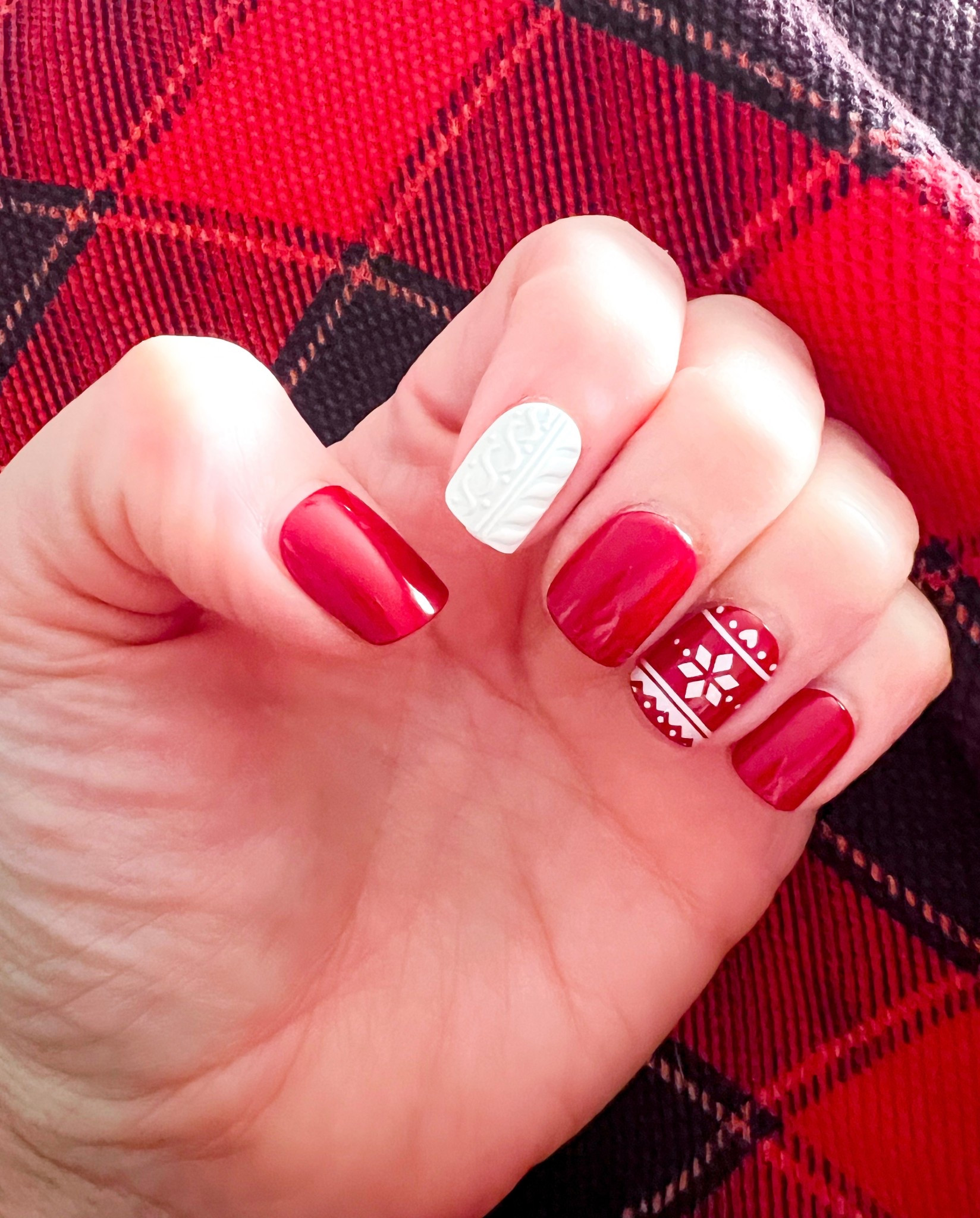 Press on nails for the win! 

#LTKBeauty #LTKHoliday #LTKGiftGuide