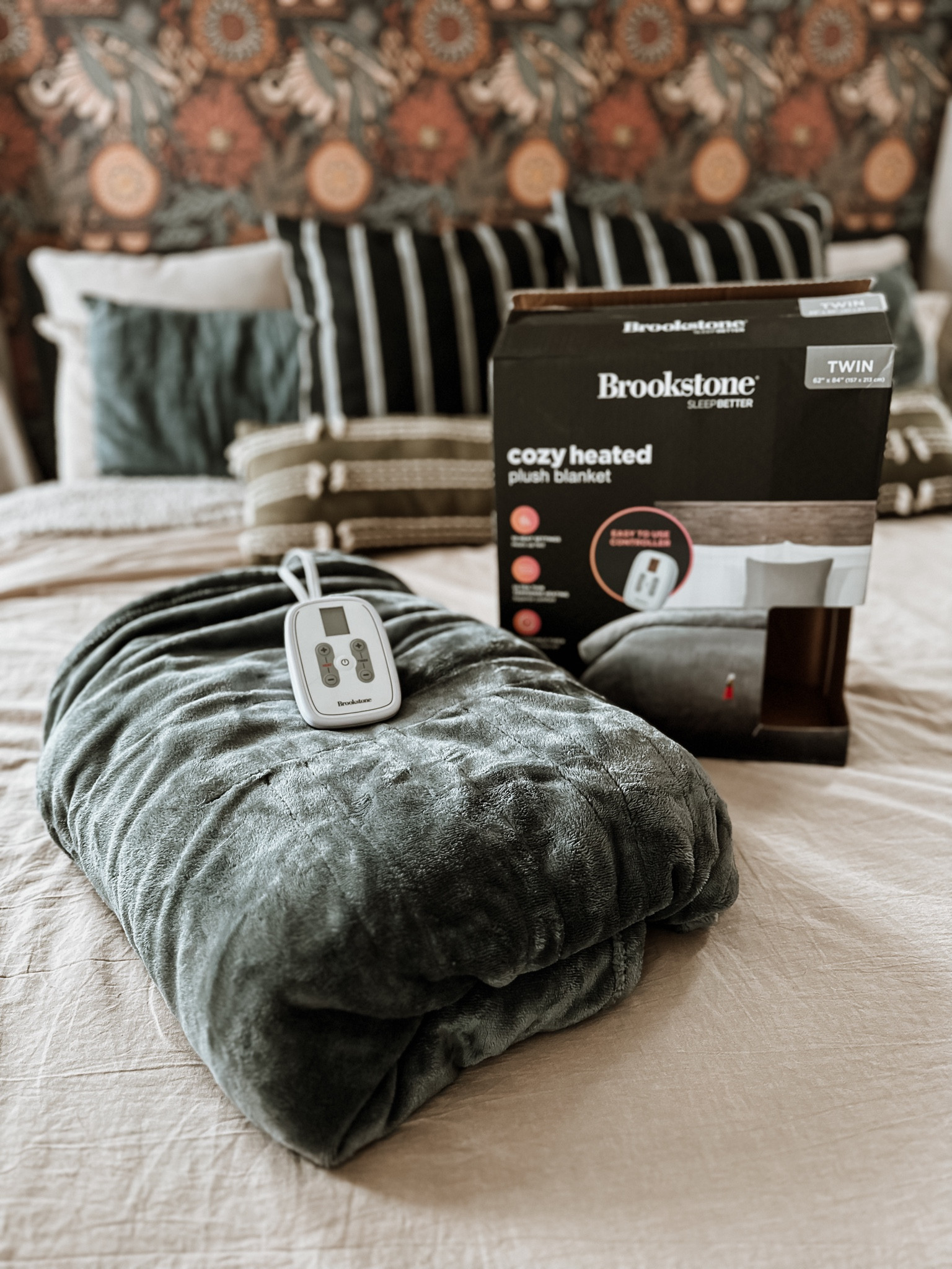 Brookstone Heated Blanket Review & Buying Guide