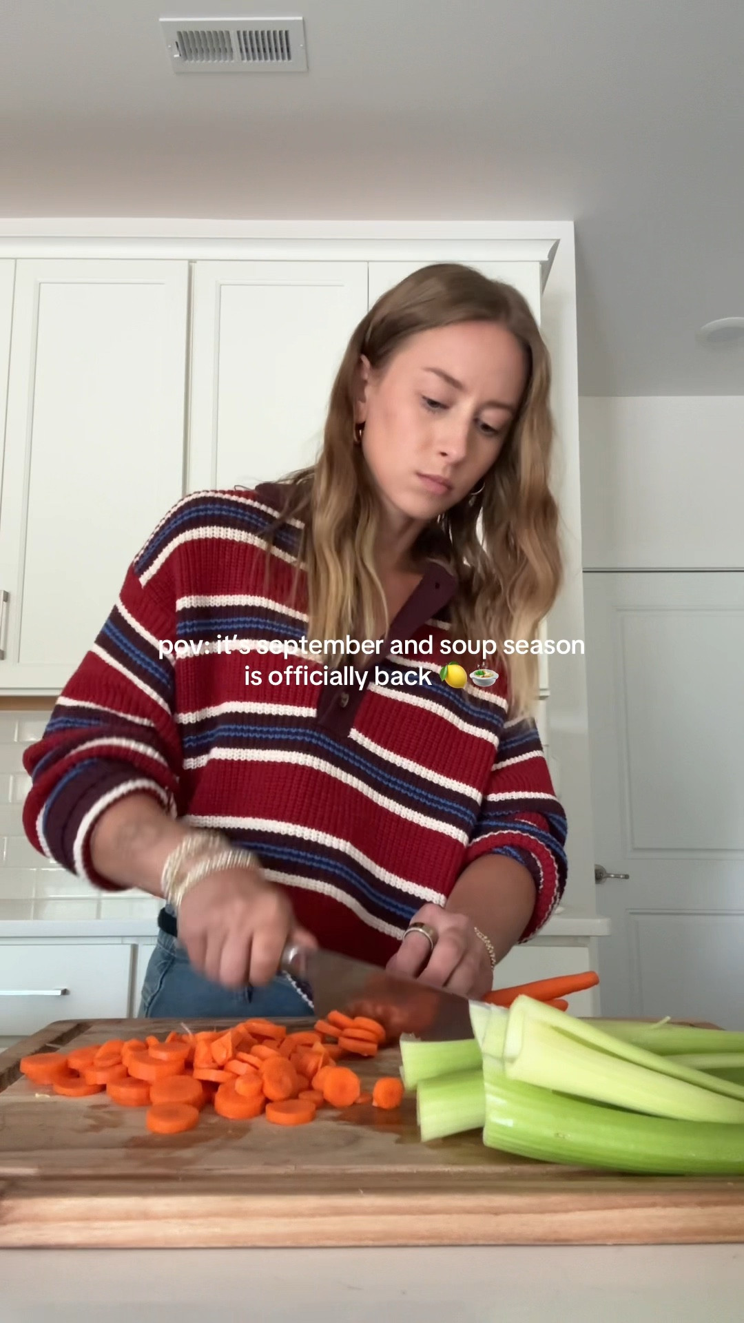 9/3/25 Cozy September night in 🤍 Linking my outfit (the Damson Madder striped sweater + Free People jeans), along with some of my kitchen staples I used while cooking — our Cuisinart stainless steel pans and my HexClad knife set. Both have been everyday favorites in the kitchen ✨ recipe inspo: https://pin.it/7JgrCzRcu
