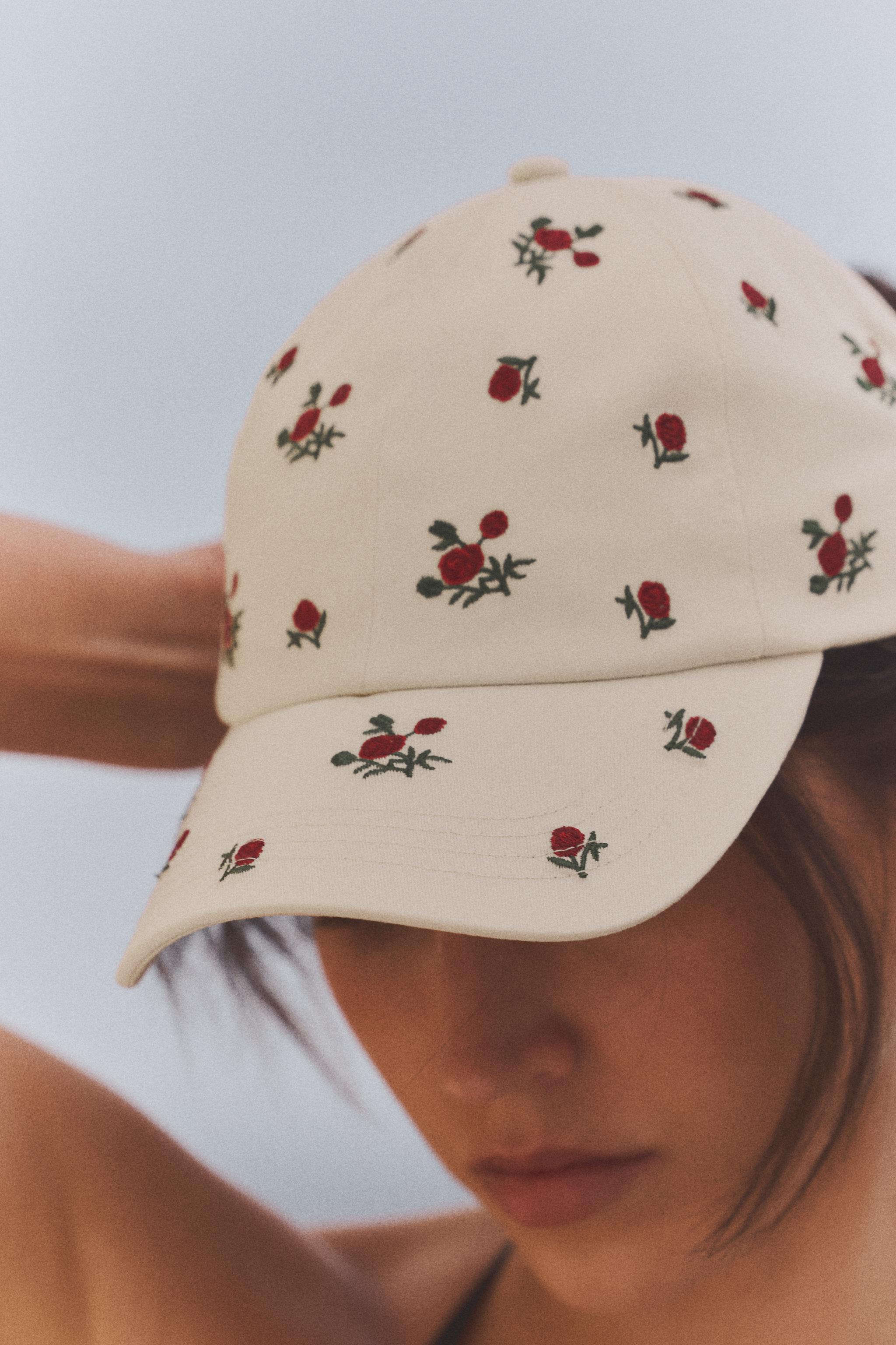 EMBROIDERED TWILL FLOWER CAP | Zara US