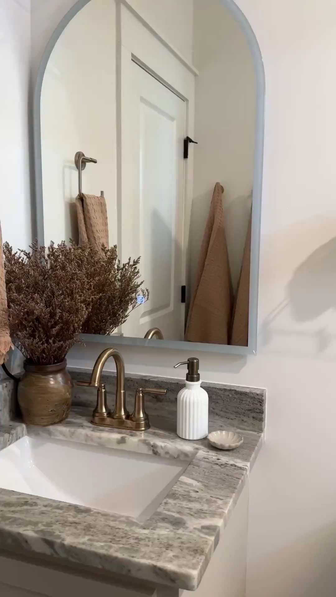 Bathroom decor, Fall Bathroom, Fall decor 

Bathroom, transitional bathroom, modern bathroom, arch bathroom, hand towel, bath towel, bathroom hardware, bathroom cozy decor, cozy bath, small bath 

#LTKFindsUnder100 #LTKHome #LTKFamily