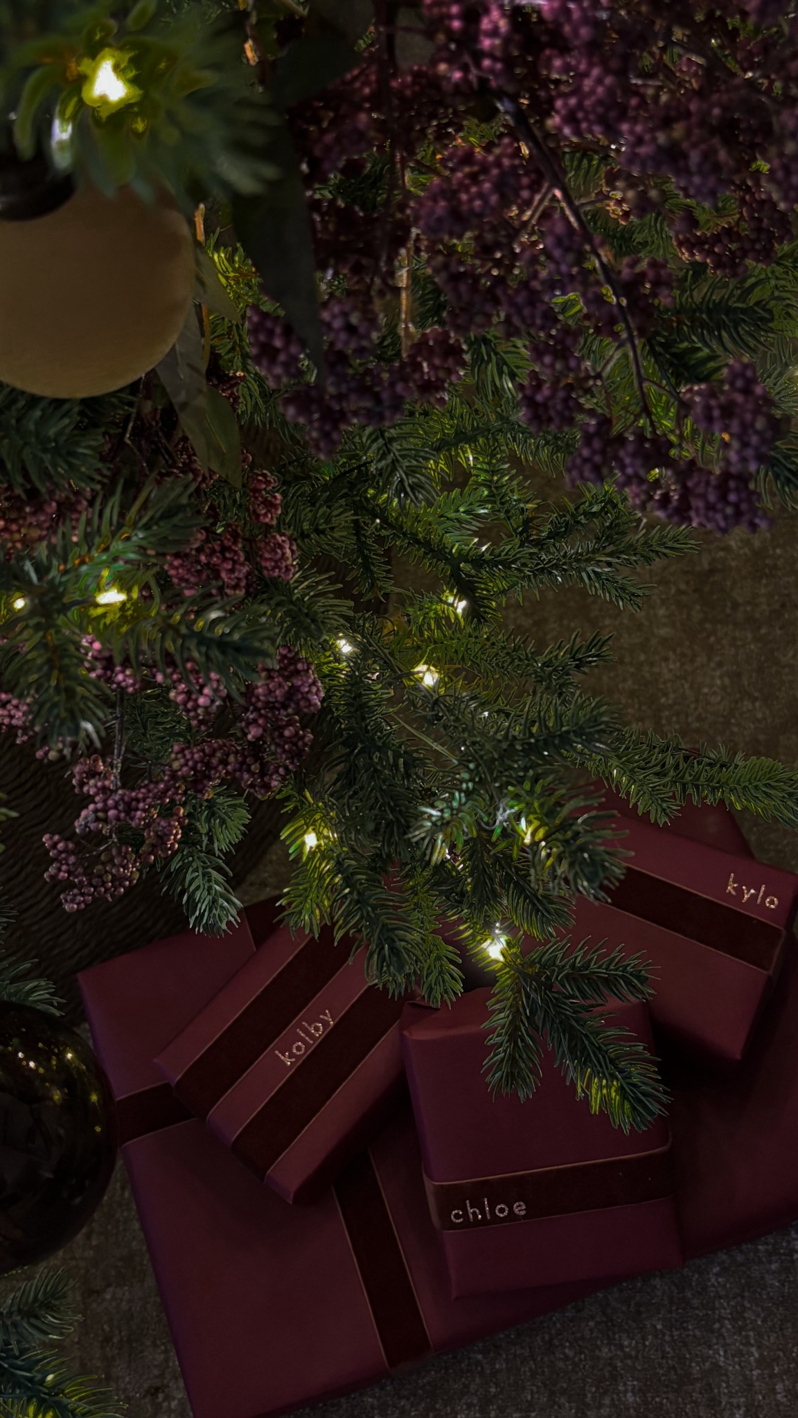 Wrapping paper, Christmas wrapping paper, Christmas decor, Christmas tree, velvet ribbon, maroon wrapping paper, red wrapping paper 

#LTKHome #LTKHoliday #LTKSeasonal