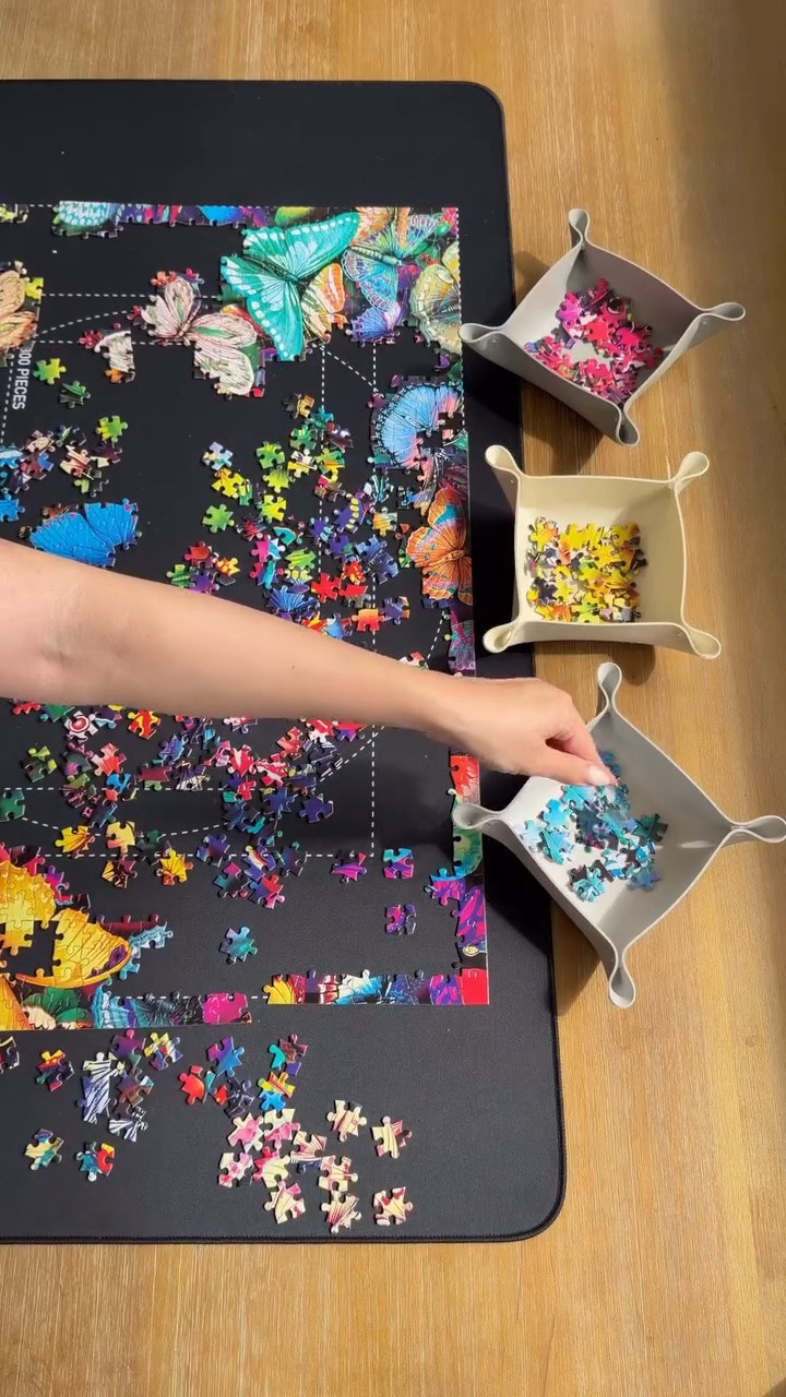 Amazon Portable Puzzle Mat 🧩✨. You can roll up your puzzle anytime without losing your progress,
Plus the sorting treats make everything so much easier and organized 🙌🧩🖤

#viralfind #puzzlelover #puzzletime

#LTKHome