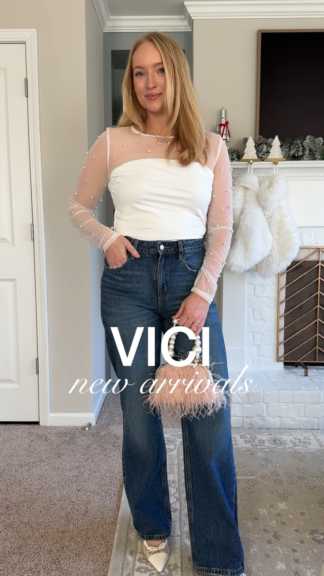 Styling some new arrivals from VICI and teaming up with them for a giveaway over on IG! 

** VICI promo code: STRAWBERRYCHIC25 for 25% off 

Holiday outfit ideas // winter outfits 