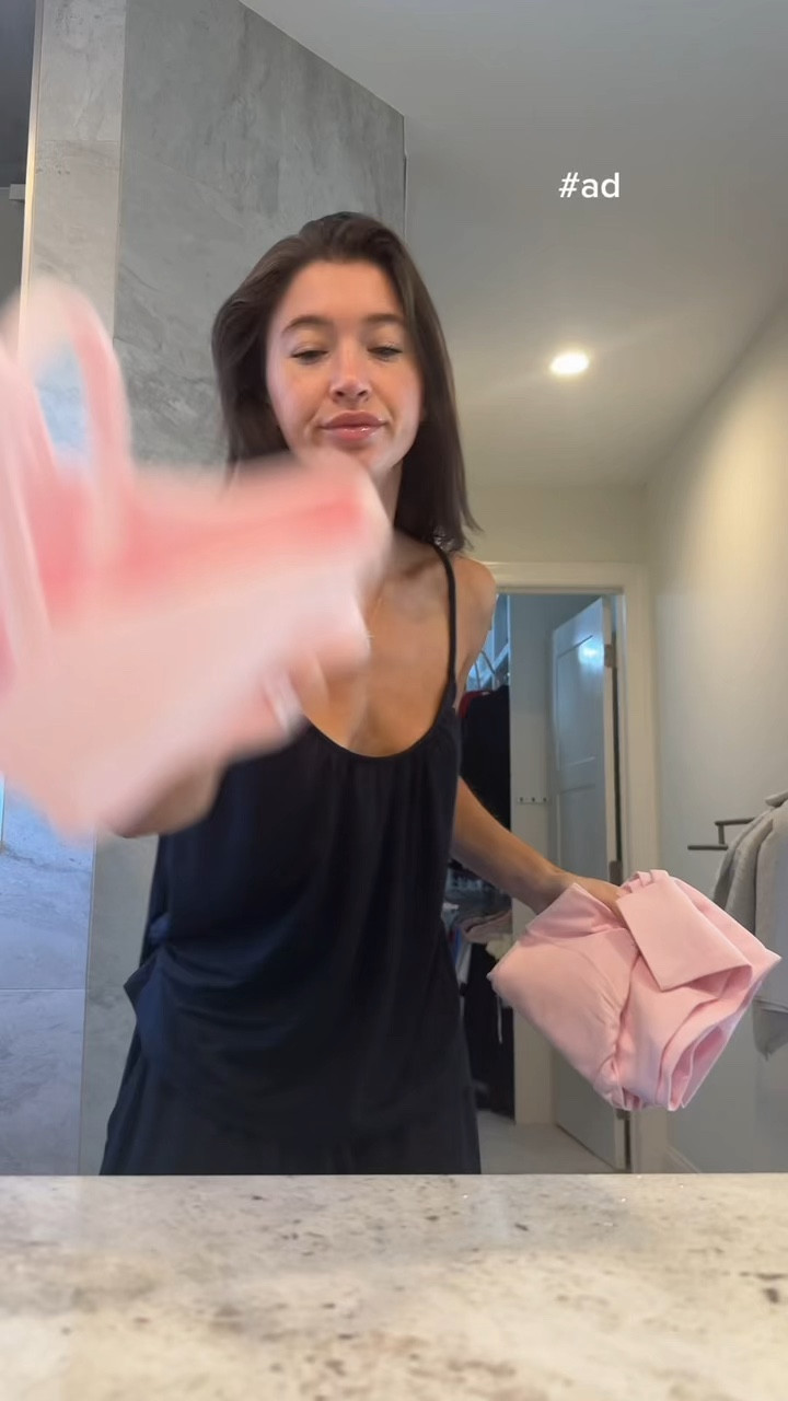 #ad Come with me to my heated mat pilates workout <3 !
I am ALWAYS drinking electrolytes and I grabbed these @OATHNUTRITION from @Target !
I love that they are:
-Formulated to taste less salty than traditional electrolyte mixes.
-Have the 5 essential electrolytes for Hydration.
-has a specialized blend of carbohydrates that improve water and electrolyte absorption.
#OathHydration #TargetFinds #TargetPartner #Target @shop.ltk #liketkit 

#LTKfitnessgoals #LTKdayinmylife #LTKmorningroutine