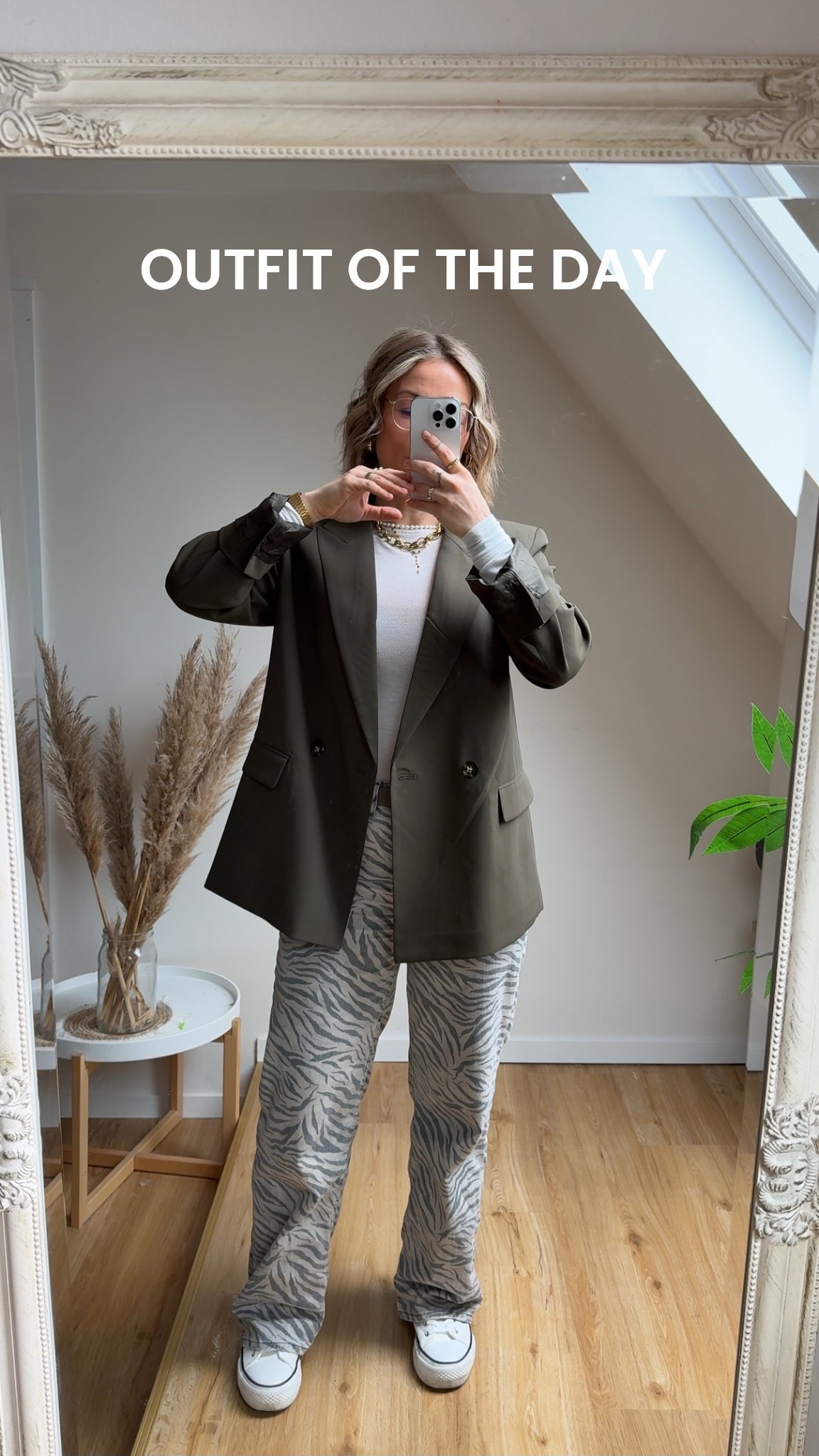 Zebra look - hier findet ihr super Alternativen 🥰✨😍 👀 #blazer #zebra #jeans #animalprint #meshshirt #chucks 


#LTKdeutschland #LTKstyletip #LTKspring