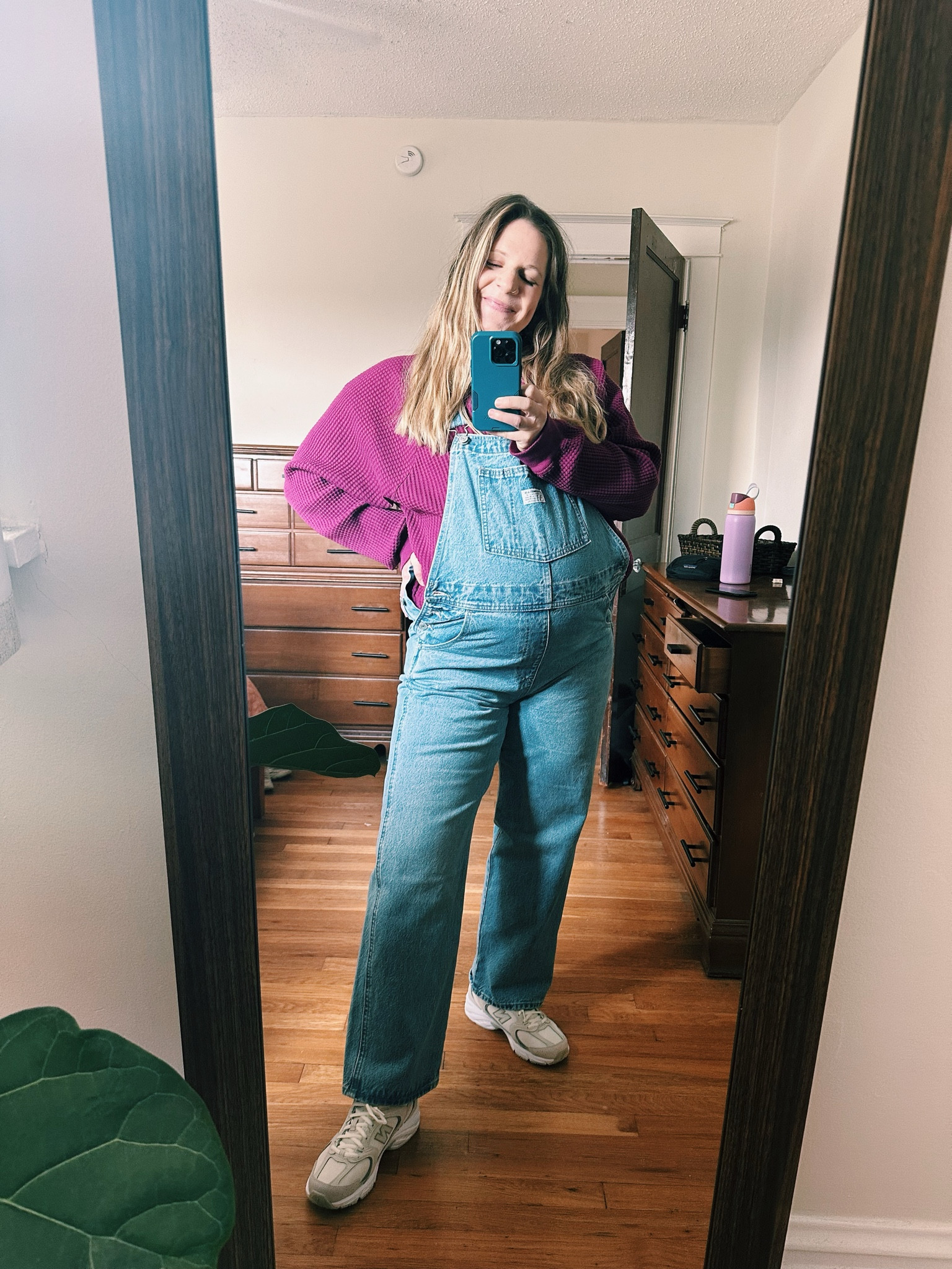 bump friendly but not maternity :) 

overalls - levi’s vintage (light wash)
pullover - north face chabot hoodie (gooseberry) 
shoes - new balance 530 (white/tan)

#LTKbump #LTKSeasonal #LTKfindsunder100