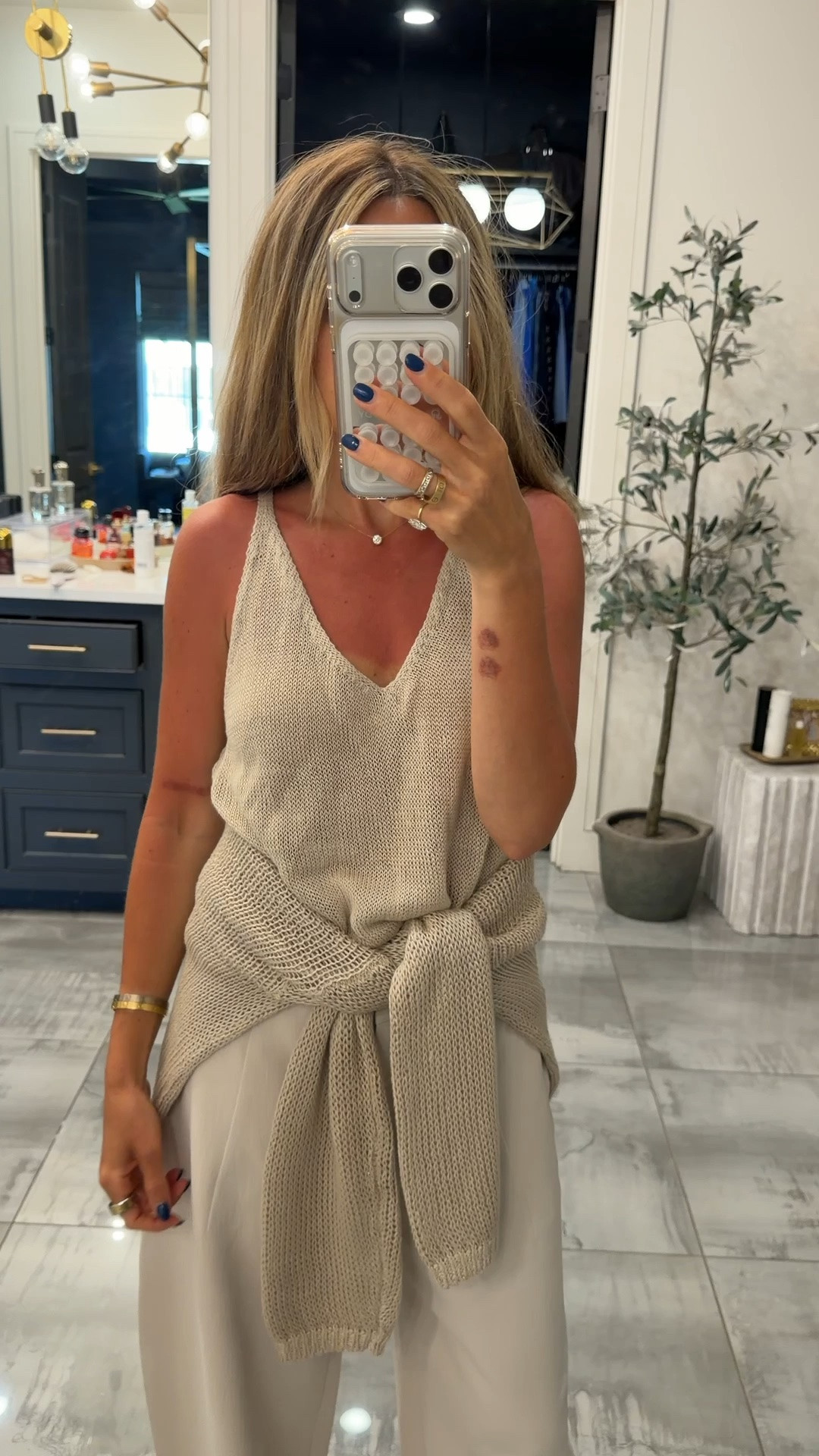 In love with this new fit! @Aritzia xs in both tops and 2 in pants