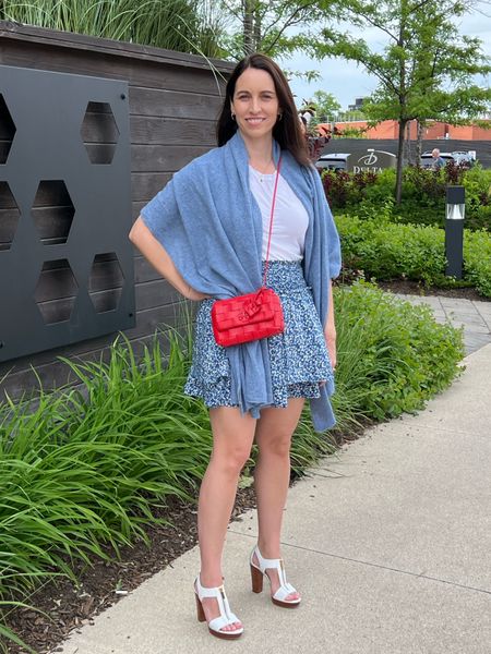 One of my favourite looks 💙 

I’m wearing a M in the skirt and in the t-shirt

The cashmere travel wrap can easily become the most used item in your closet 💙

#LTKtravel #LTKcanada #LTKsummer