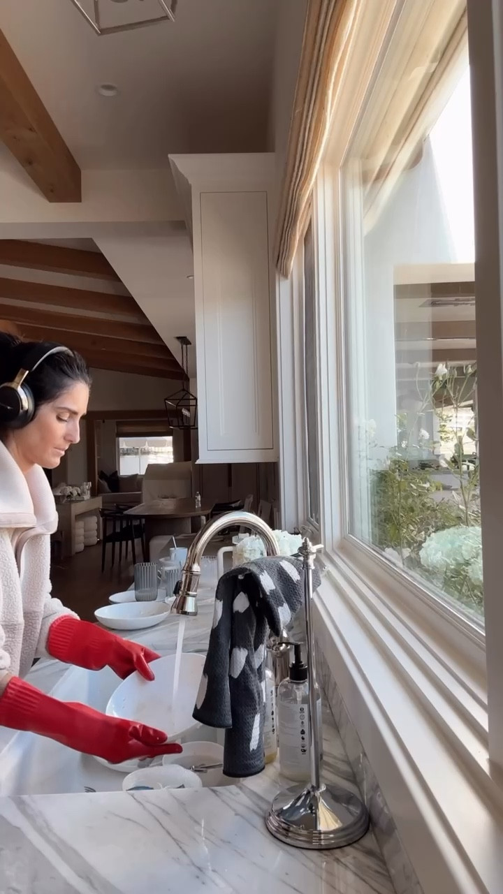 Cleaning therapy ✨ linking below some of the items around my house as well xx #stylinbyaylin #aylin #cleaning #sundayrefresh

#LTKHome #LTKmomlife #LTKdayinmylife