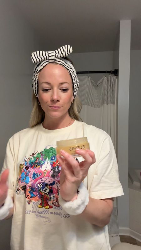 Get unready with me- current skincare routine 

#LTKBeauty #LTKGiftGuide