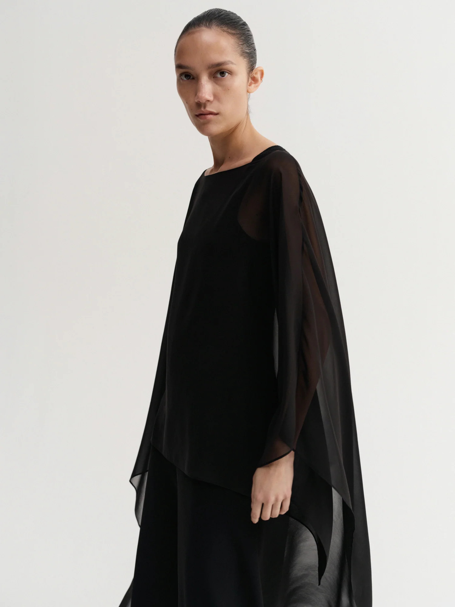 Char Cape, black | Almada Label