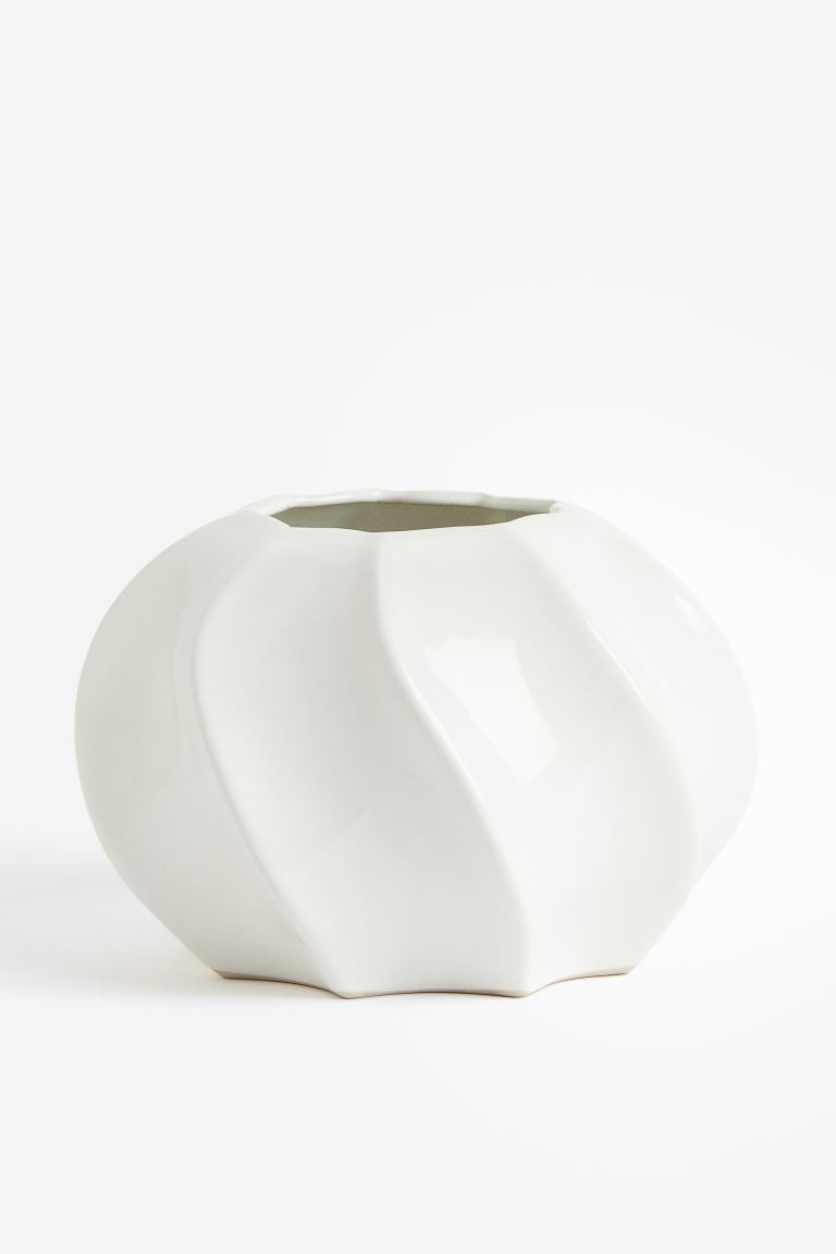 Stoneware vase | H&M (UK, MY, IN, SG, PH, TW, HK)