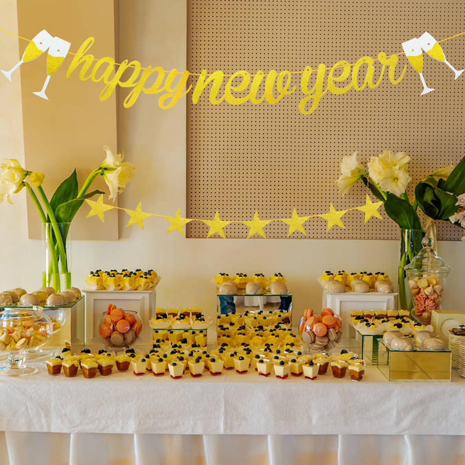 HOXBUR Glitter Happy New Year Banner, Gold New Year Alphabet Banner with No DIY Star Garland for ... | Amazon (US)