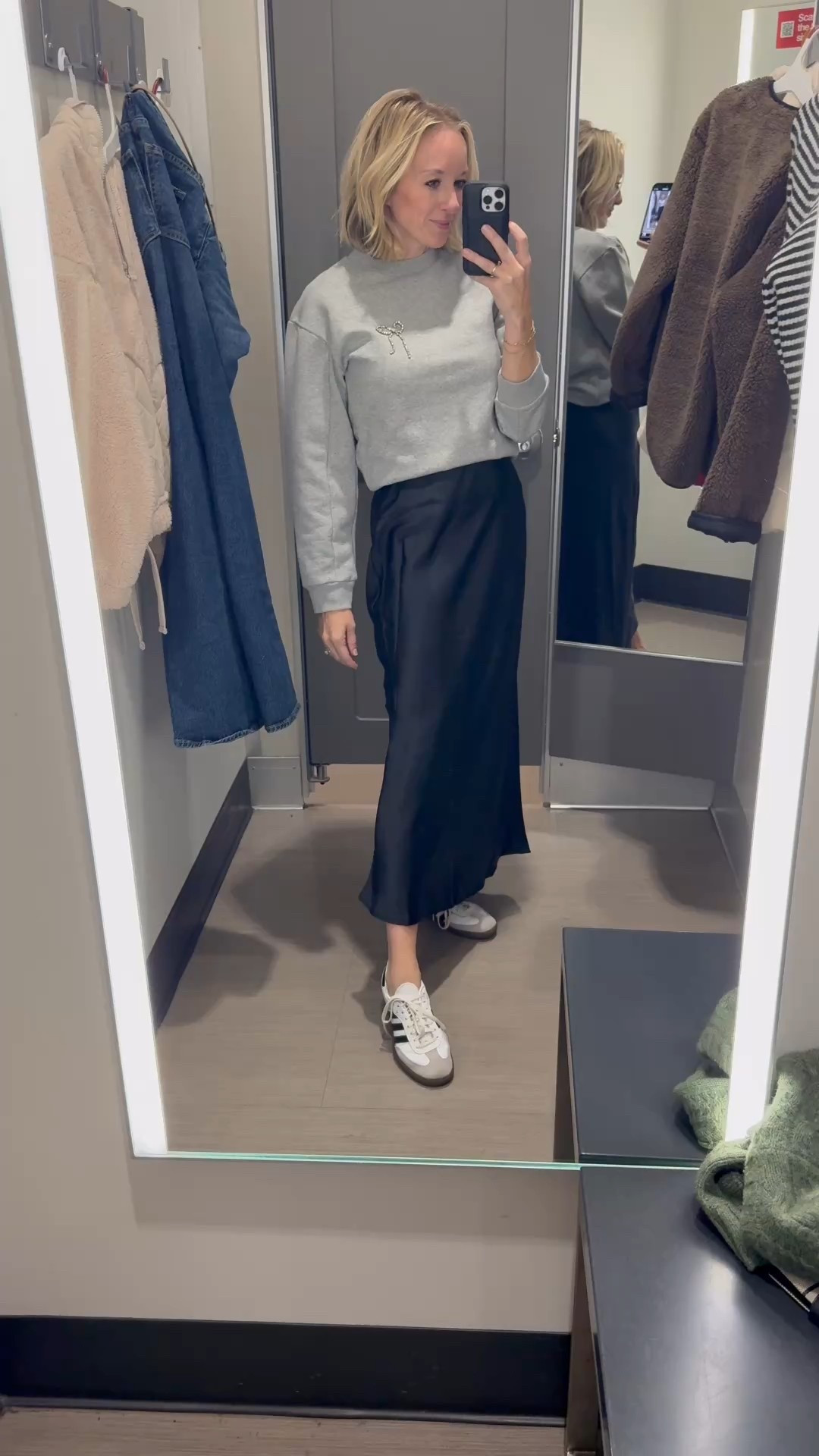 The perfect mom on the go fit for the holidays! 

Xs top 
S bottom


#LTKOver40 #LTKgrwm #LTKmomlife