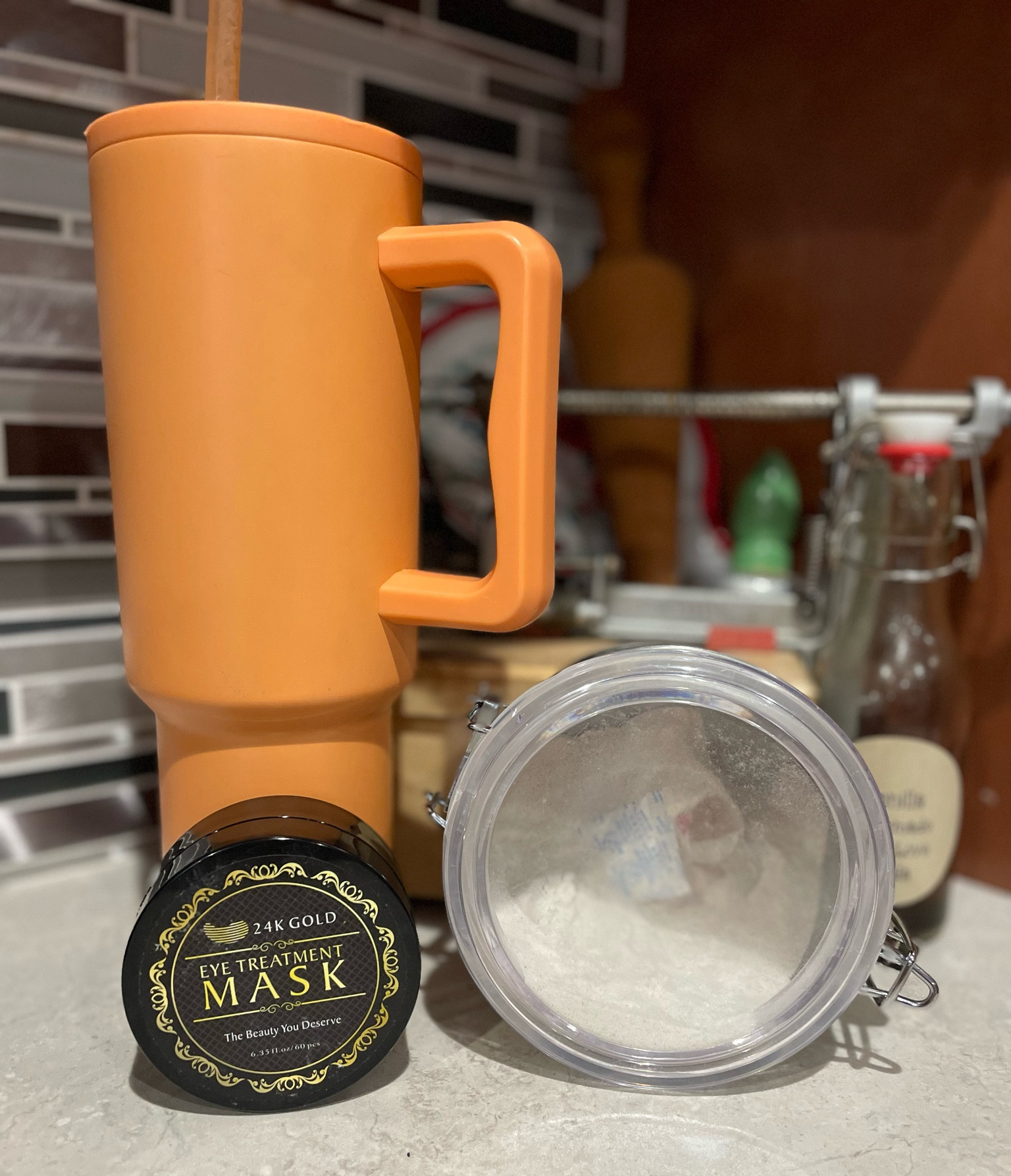 Monday morning wake up call! 
Favorite pre workout & eye mask 