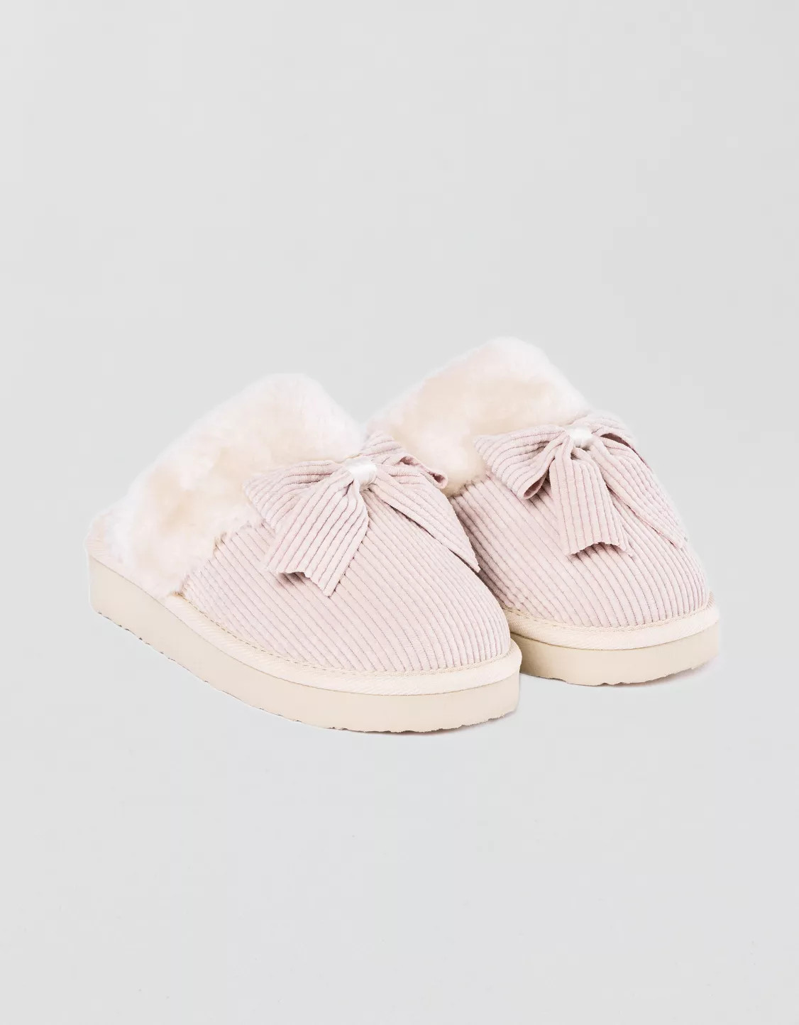 Minnetonka Bow Scuff Slipper | American Eagle Outfitters (US & CA)
