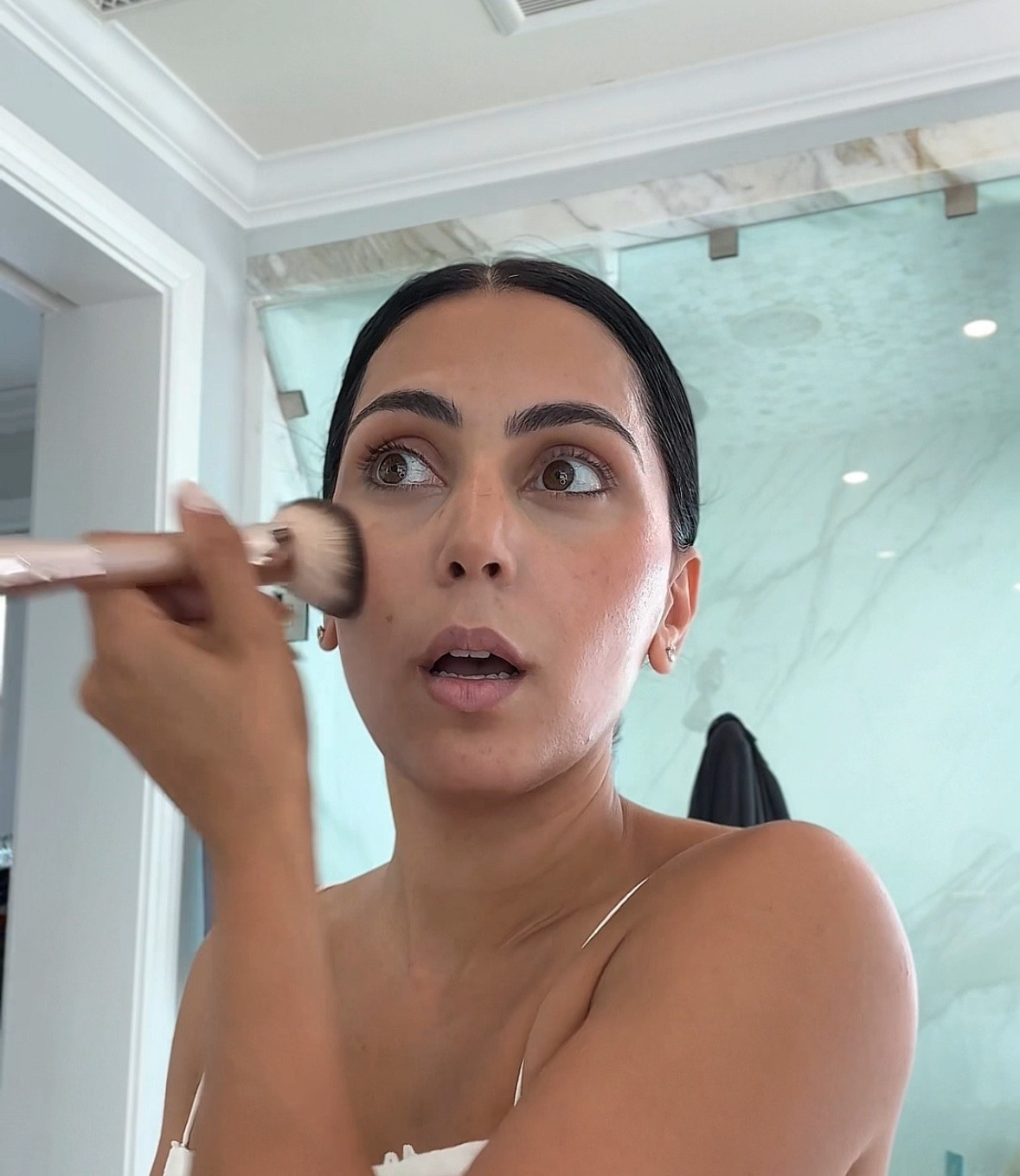 The makeup brush you all love! Dibs brush is my favorite and I use it daily! 

Canceler- Kosas 3.8 
Bronzer- dibs number 3
Brush- dibs
Sunscreen- biossense 
Face cream- Osea atmosphere 
Blush- Soshe
Mascara- ilia limitless
Lip oil- primally pure 


#LTKFindsUnder50 #LTKBeauty #LTKStyleTip