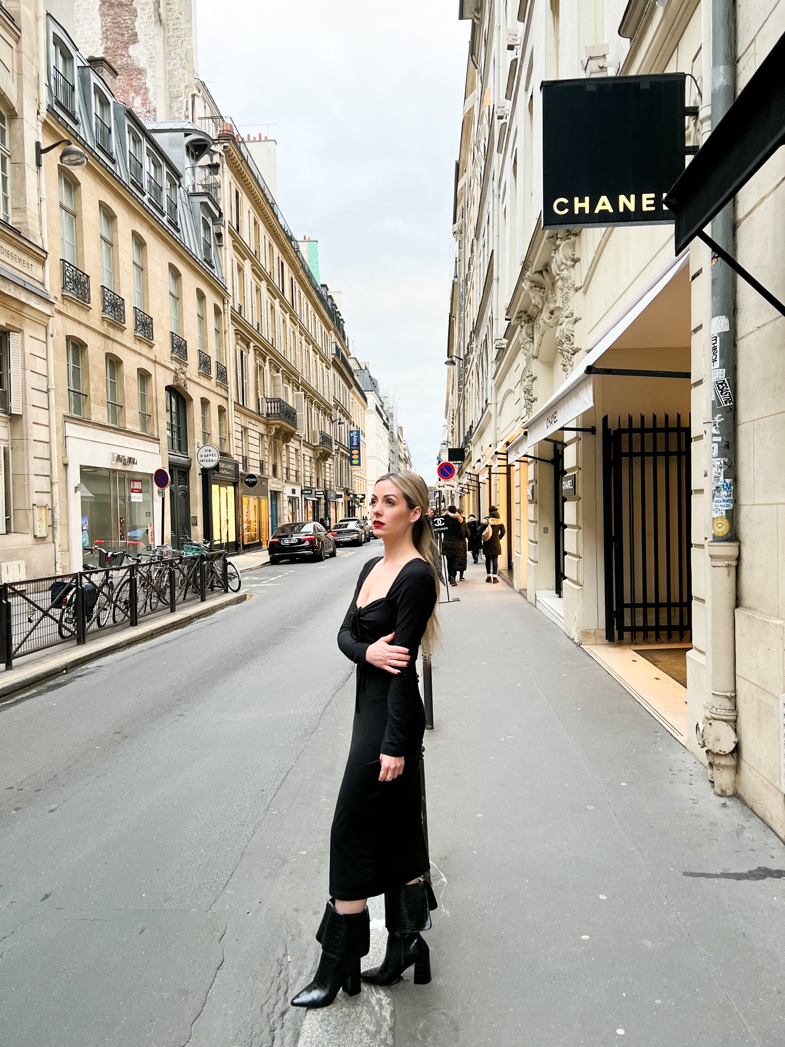 Paris outfit 🖤


LBD, black dress outfit, maxi dress, city style, city outfit, Paris outfit, travel ootd, winter outfit 

#LTKstyletip #LTKSeasonal #LTKtravel