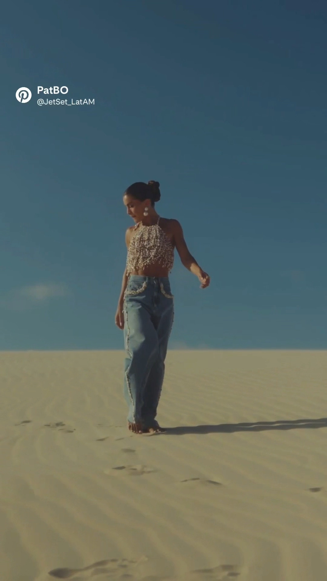 Barefoot elegance in the dunes. The Pearl Dust Embroidery Halterneck Top — light, luminous, and made for those sun-drenched moments where glamour feels effortless. ✨
Curated by Jet Set LatAM.


#LTKCyberWeek #LTKGiftGuide #LTKootd