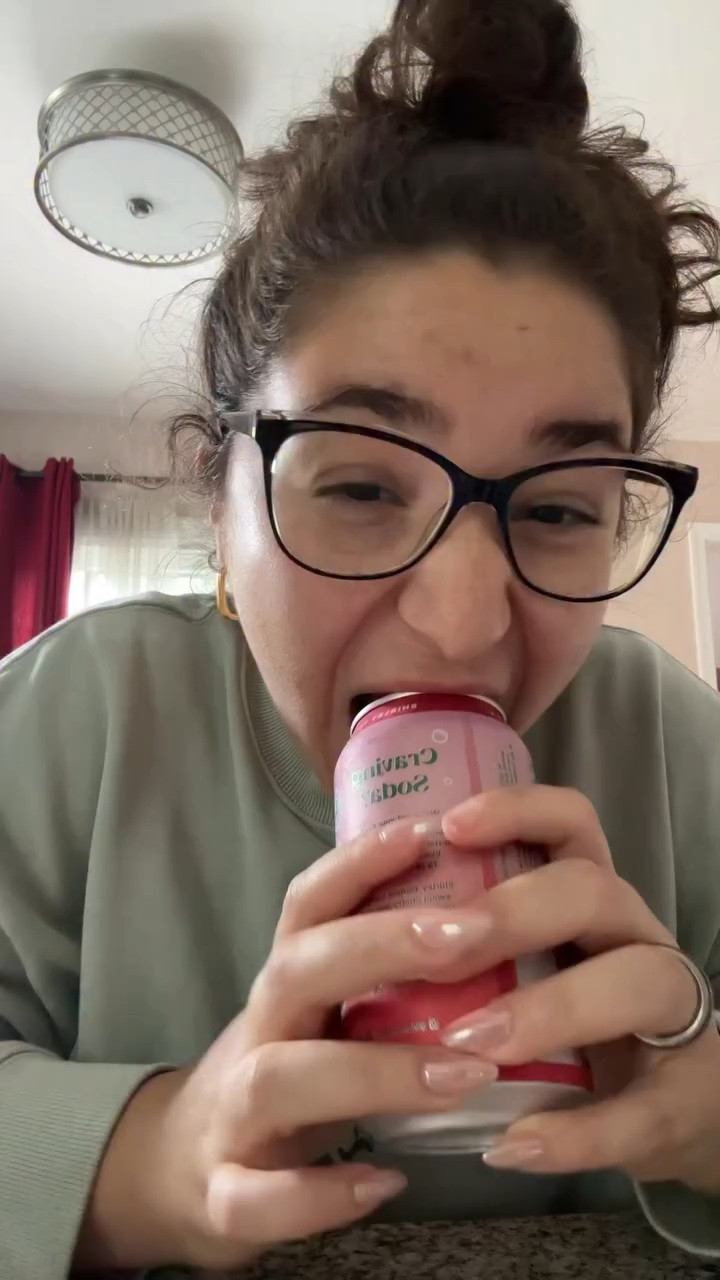This is yummyyyyy what flavor should I try next 👀 

@bloomsupps 

#bloom #bloompop #prebioticsoda #bloomnutrition

#LTKActive #LTKfoodie #LTKdayinmylife