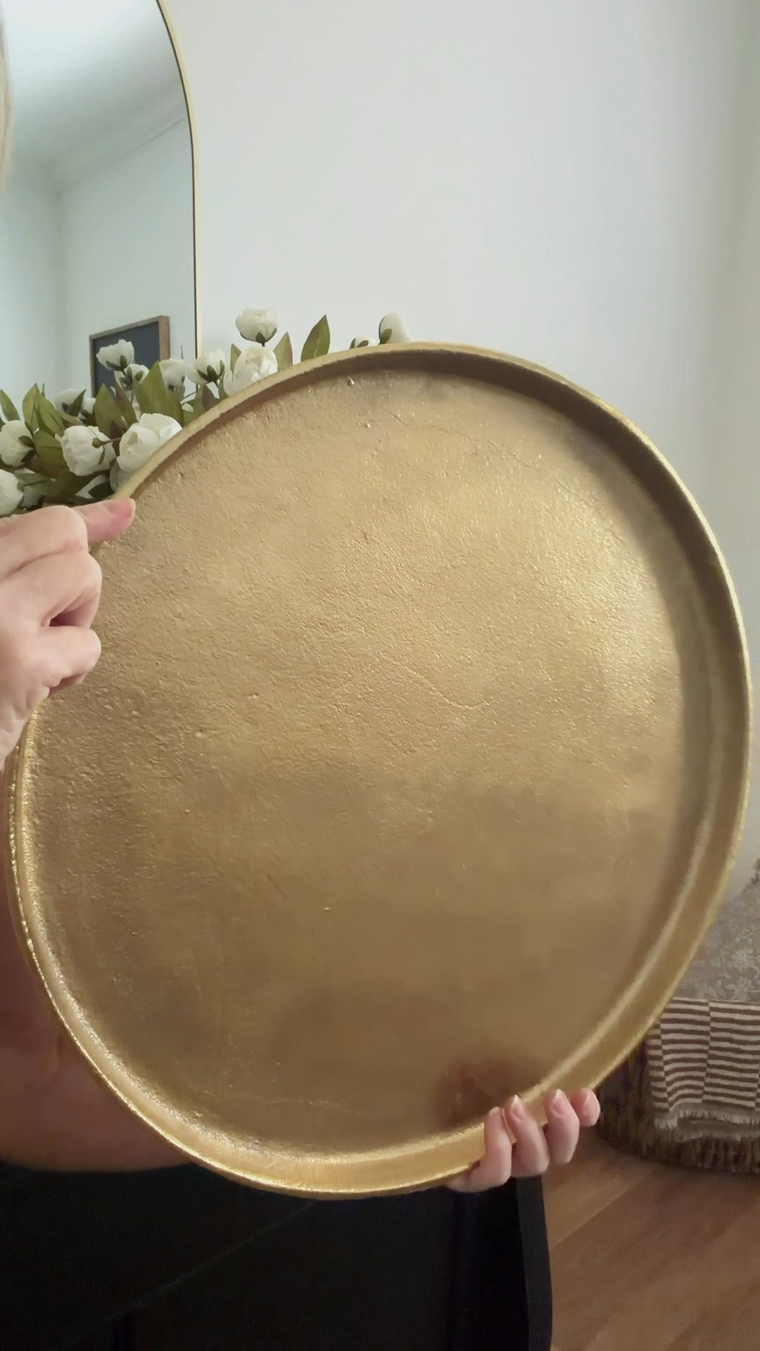 Just popping on real quick to show you something I would quickly purchase! I’ve been looking for a pretty gold round tray and today I found it! Not only is it beautiful, it’s also budget friendly. Warning this one will sell out so grab it while you can.