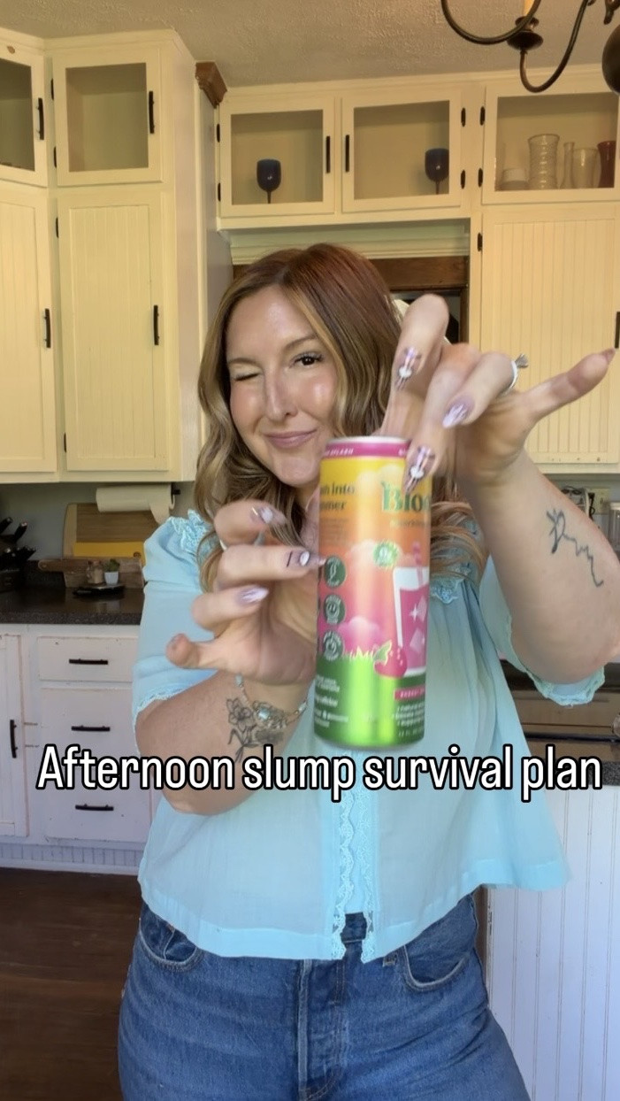 POV: the afternoon slump hit but so did my little emotional support bevy 🤝✨

small town mom survival kit:
• cute shirt
• caffeine
• pretending i have my life together

follow along for the real-life chaos + cute outfits 🫶