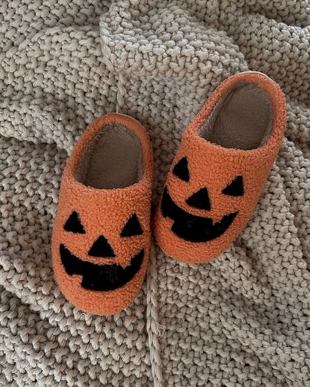 Halloween slippers🎃 the perfect cozy fall accessory from Amazon!

#LTKfindsunder50 #LTKHalloween #LTKSeasonal