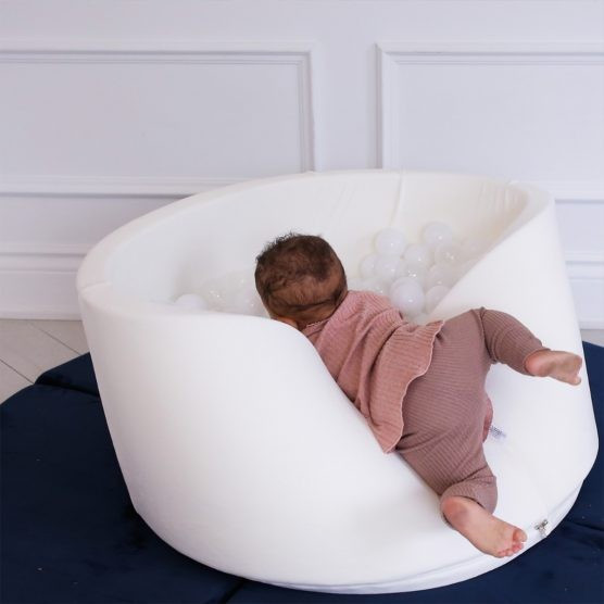 Balu Organics Large Velvet Ball Pit with 400 Balls – White | The Tot