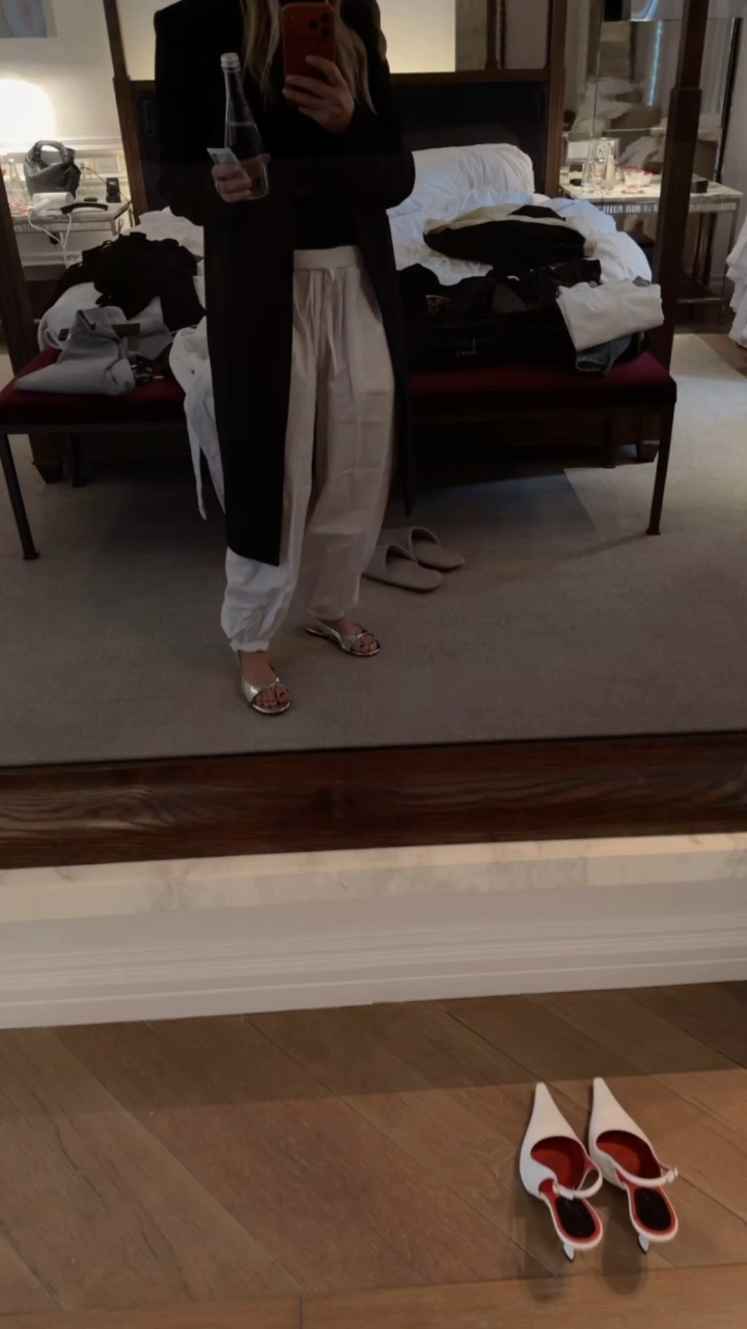 Pants small 
Jacket small 
Shoes tts 