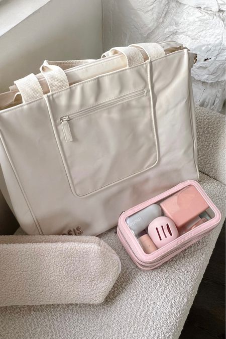 What’s in my cosmetics bag!

Pack my bag with me, what’s in my bag, travel cosmetics bag, travel gadgets, amazon must haves, travel finds, makeup bag, cosmetics bag

#LTKtravel #LTKunder50 #LTKbeauty