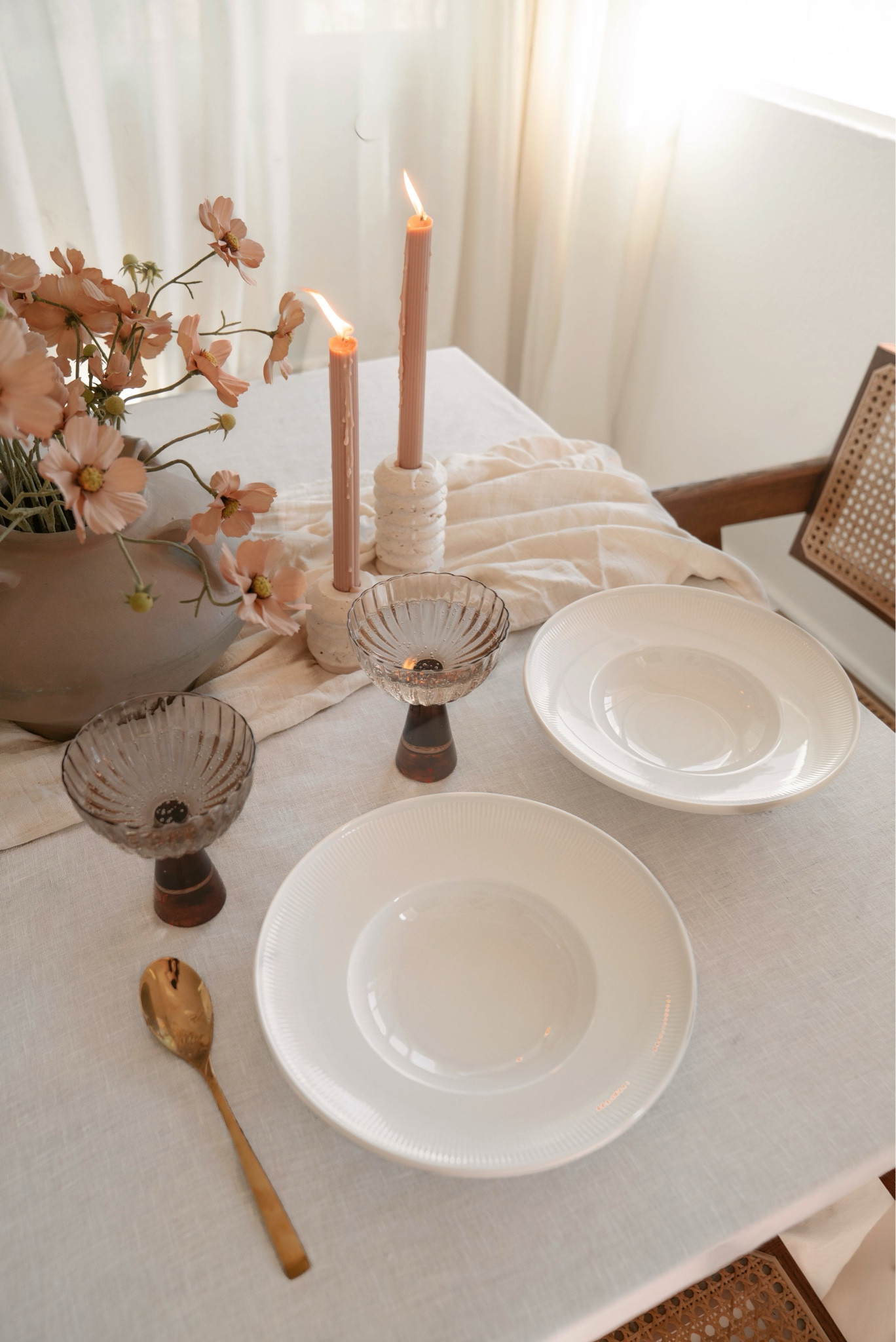 Romanticizing the little things elevates the everyday 🤍 

The new Afina Collection from @villeroybochusa is giving my lunch break a major upgrade. I love the floating porcelain design and modern shape! My dining table has never looked this beautiful!

Shop the #Afina collection on my @shop.ltk page (🔗 in bio)
.
.
.
#villeroyboch #DinnerPartyVibes #TablescapeGoals #ad

#LTKHome